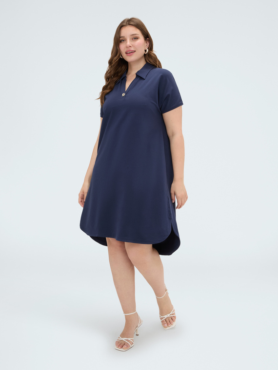 Kleid mit Polokragen und Schmuckknopf
