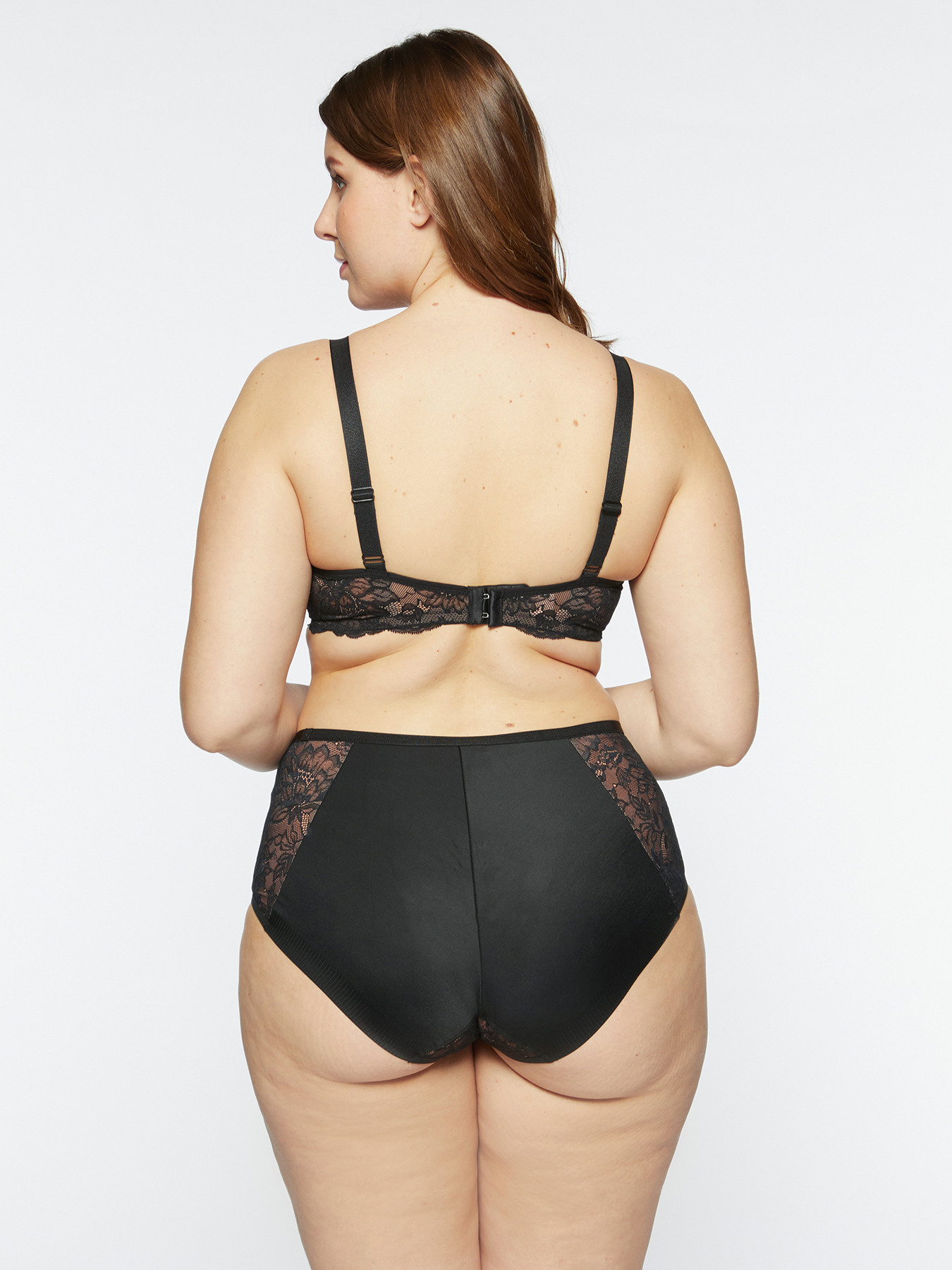 Triumph underwire bra cup size E image number 1