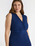 Vestido plisado con escote de pico image number 3