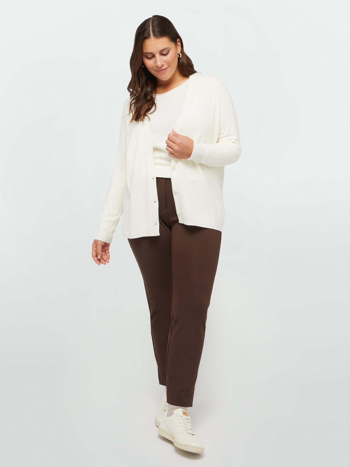 Cardigan mit V-Ausschnitt und Kn&ouml;pfen image number 3