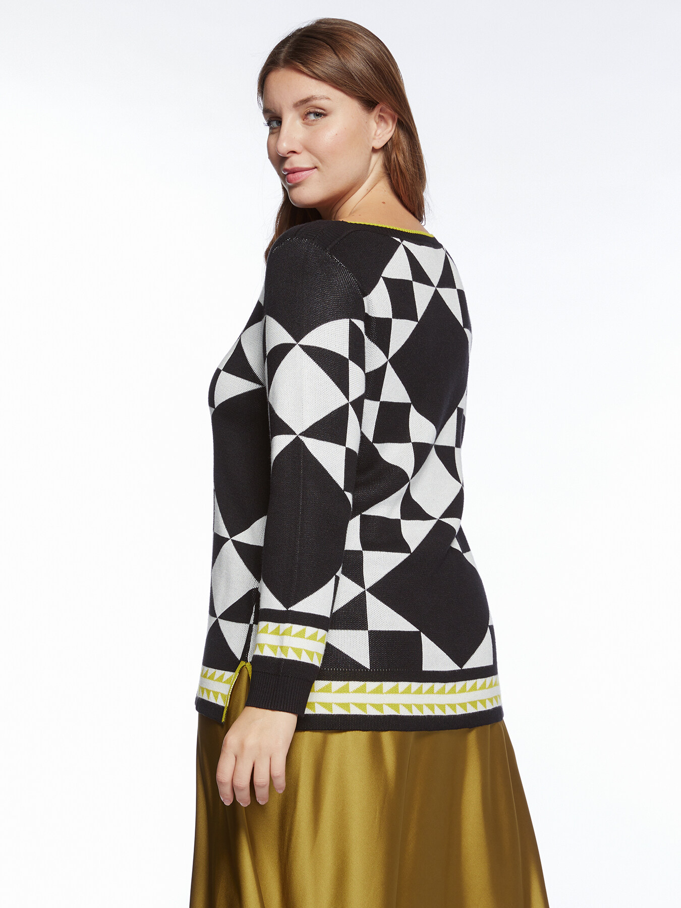 Blackamp;white geometrically patterned sweater image number 4