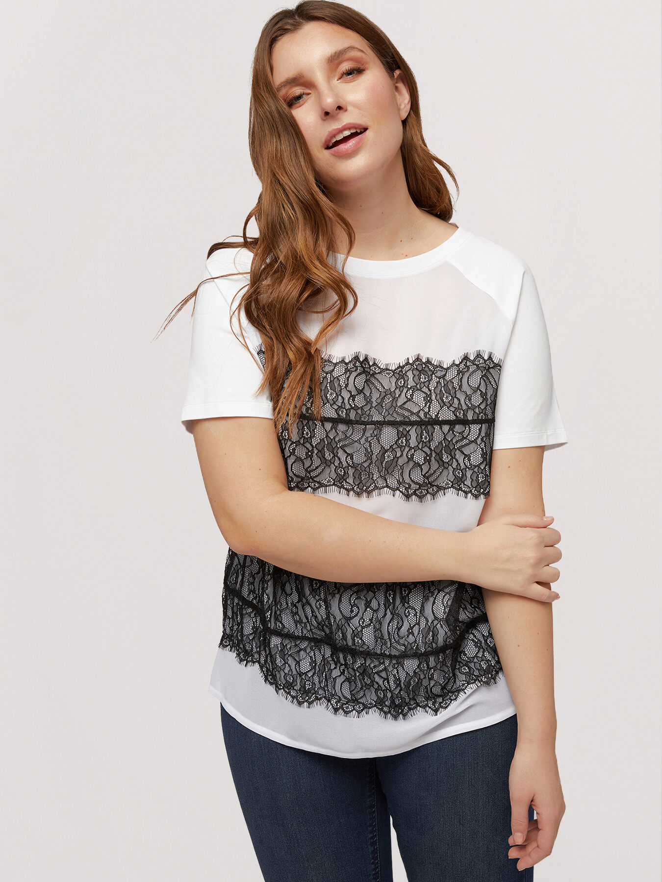 T-Shirt mit Spitzen-Bord&uuml;ren image number 2