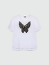 Camiseta con mariposa image number 4