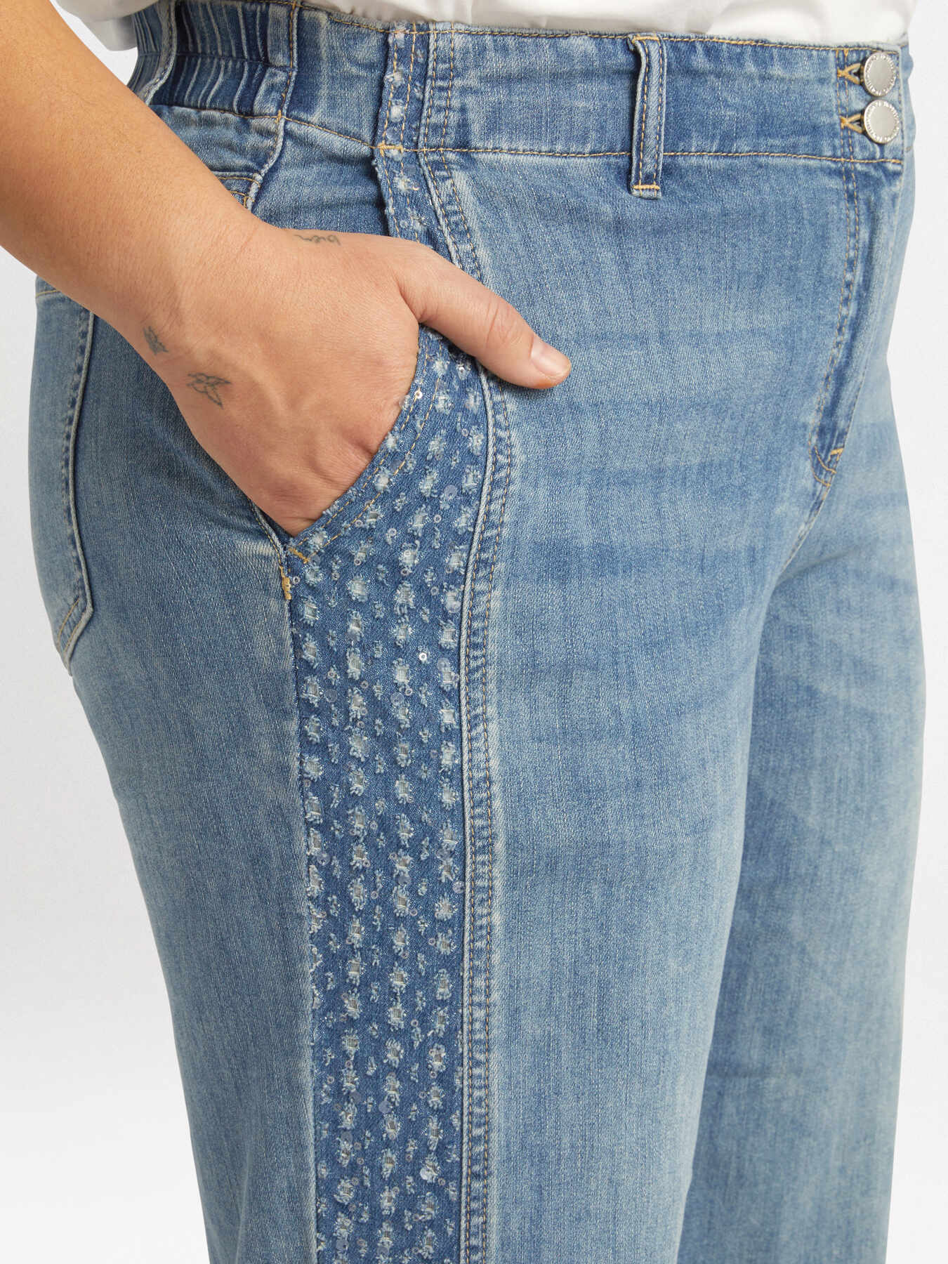 Cropped jeans with trims decorated with micro-tears and sequins image number 2