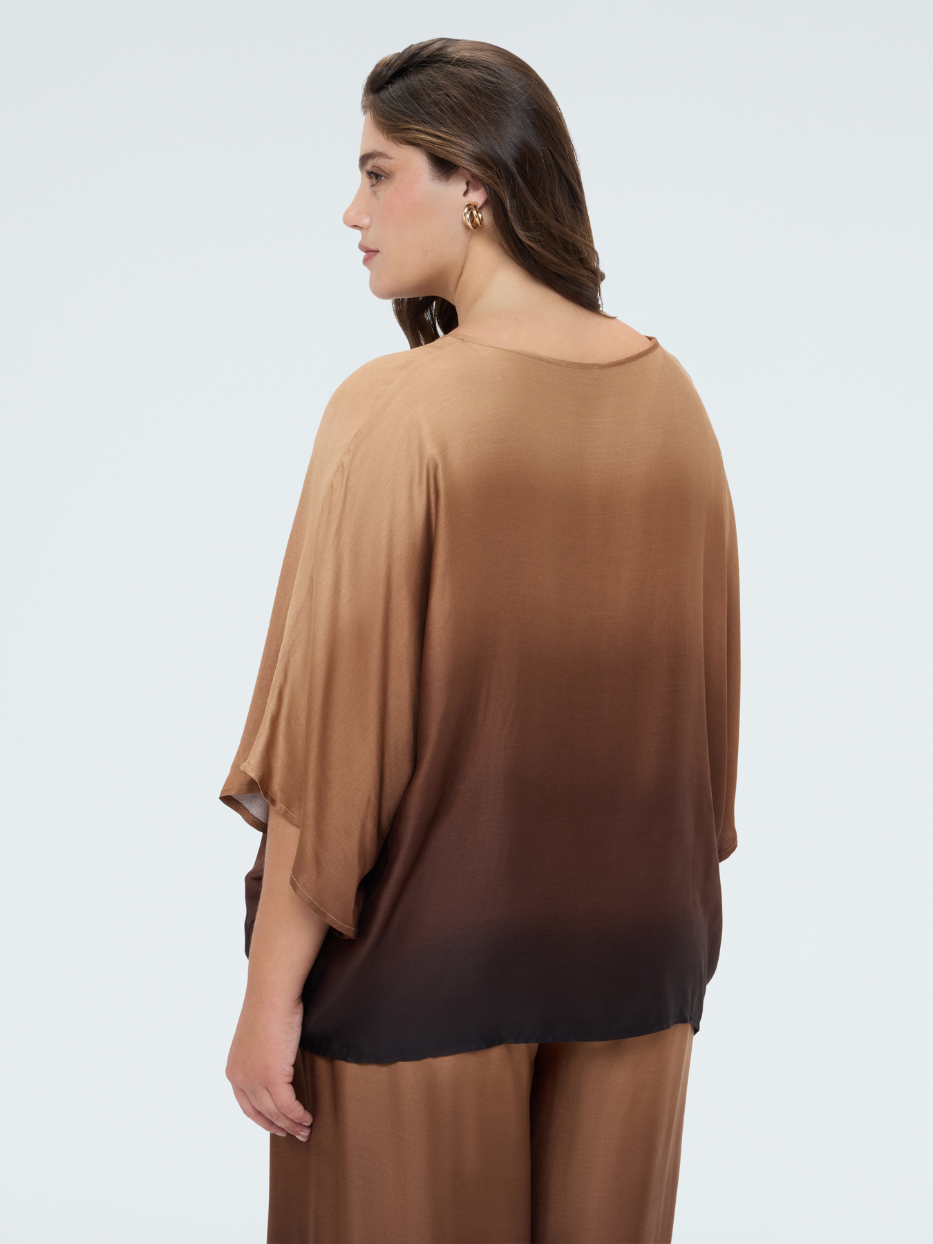 Blusa in raso effetto d&eacute;grad&eacute; image number 1