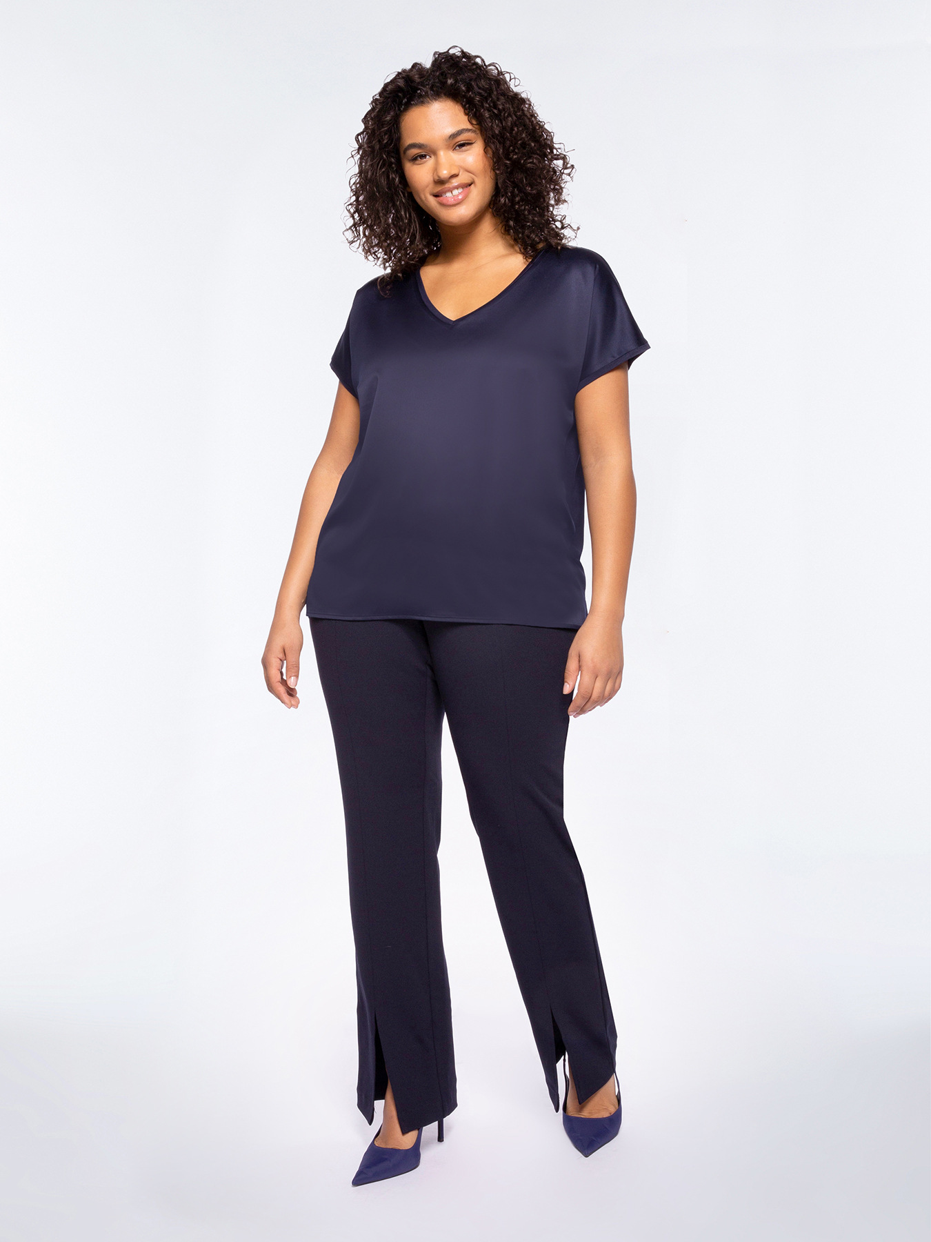 Pantaloni con spacchi al fondo image number 3