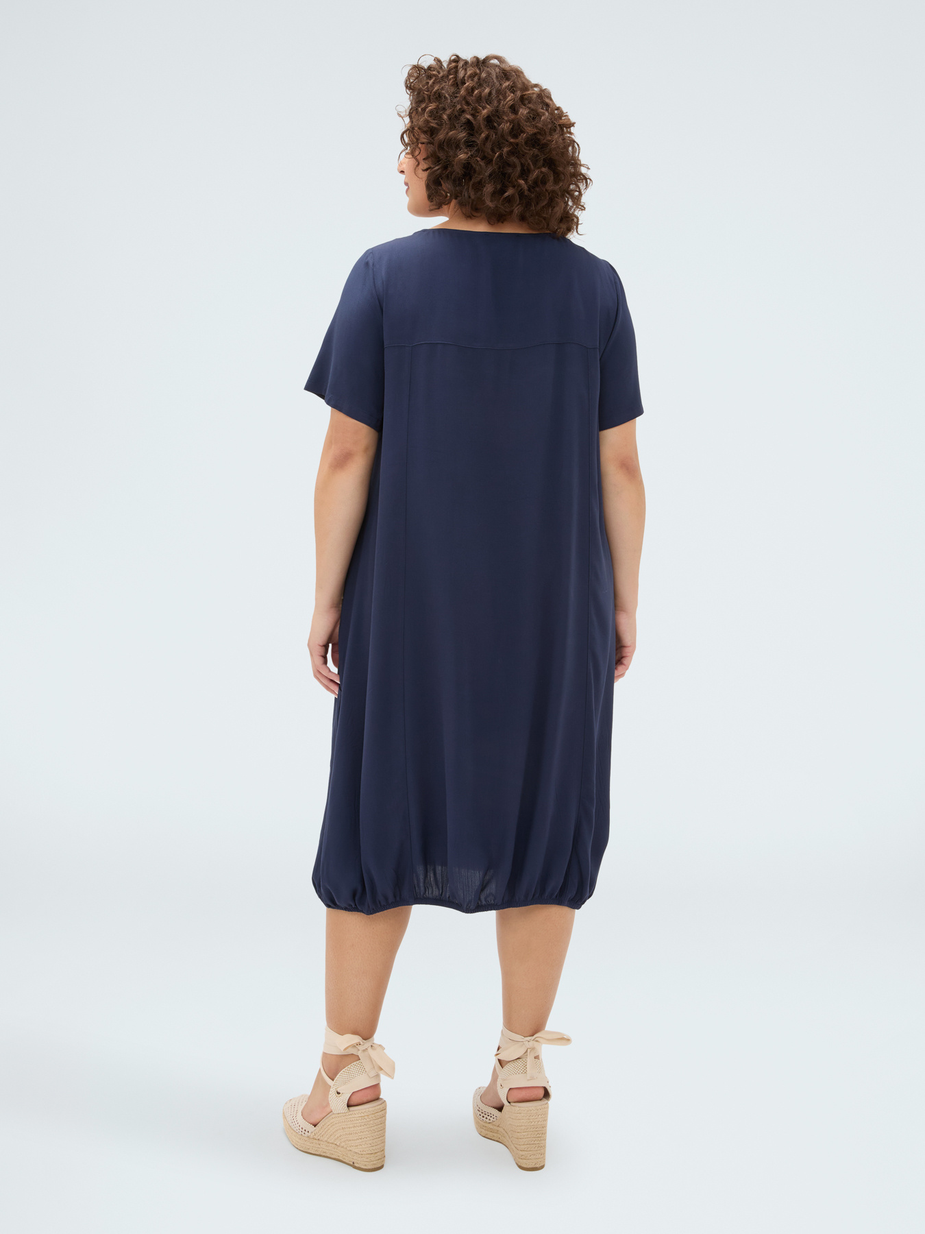 Egg-shaped dress image number 1