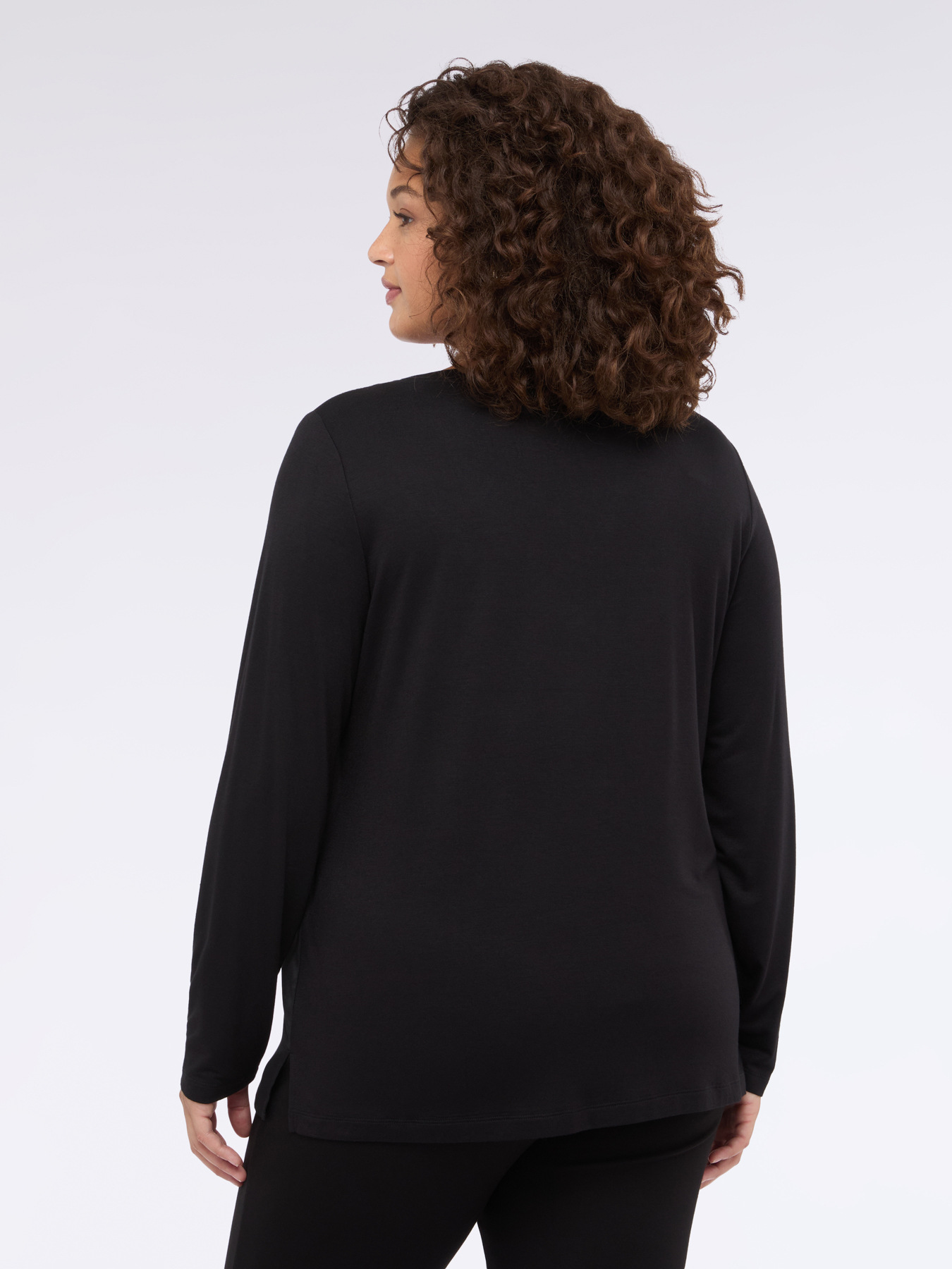 Two-material V-neck T-shirt with long sleeves image number 1