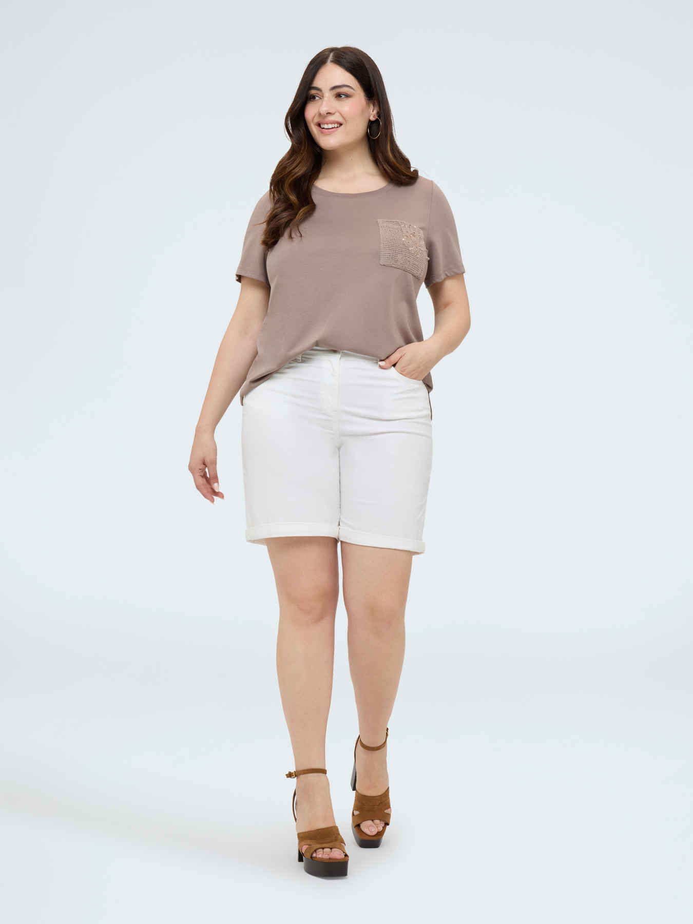 Cotton t-shirt with crochet pocket and sequins image number 2