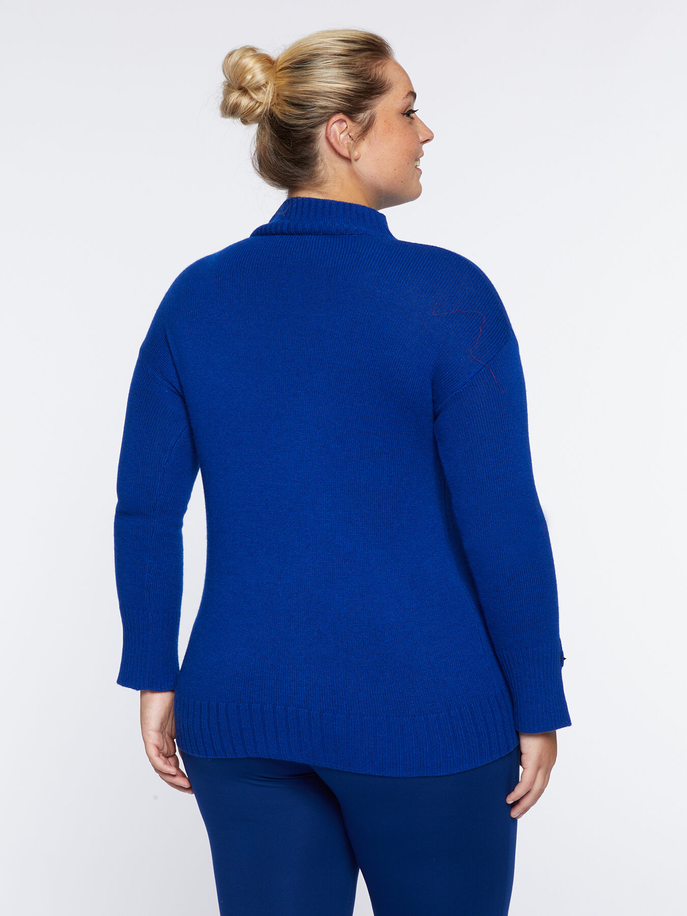 Sweater with star-shaped buttons on the shoulders image number 1