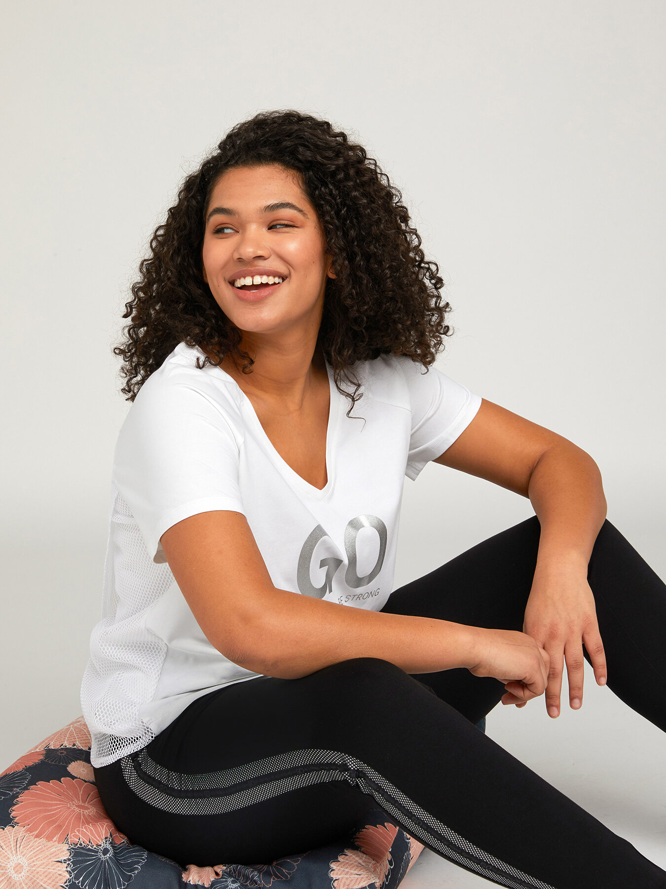 T-shirt "GO." con inserto a rete image number 2