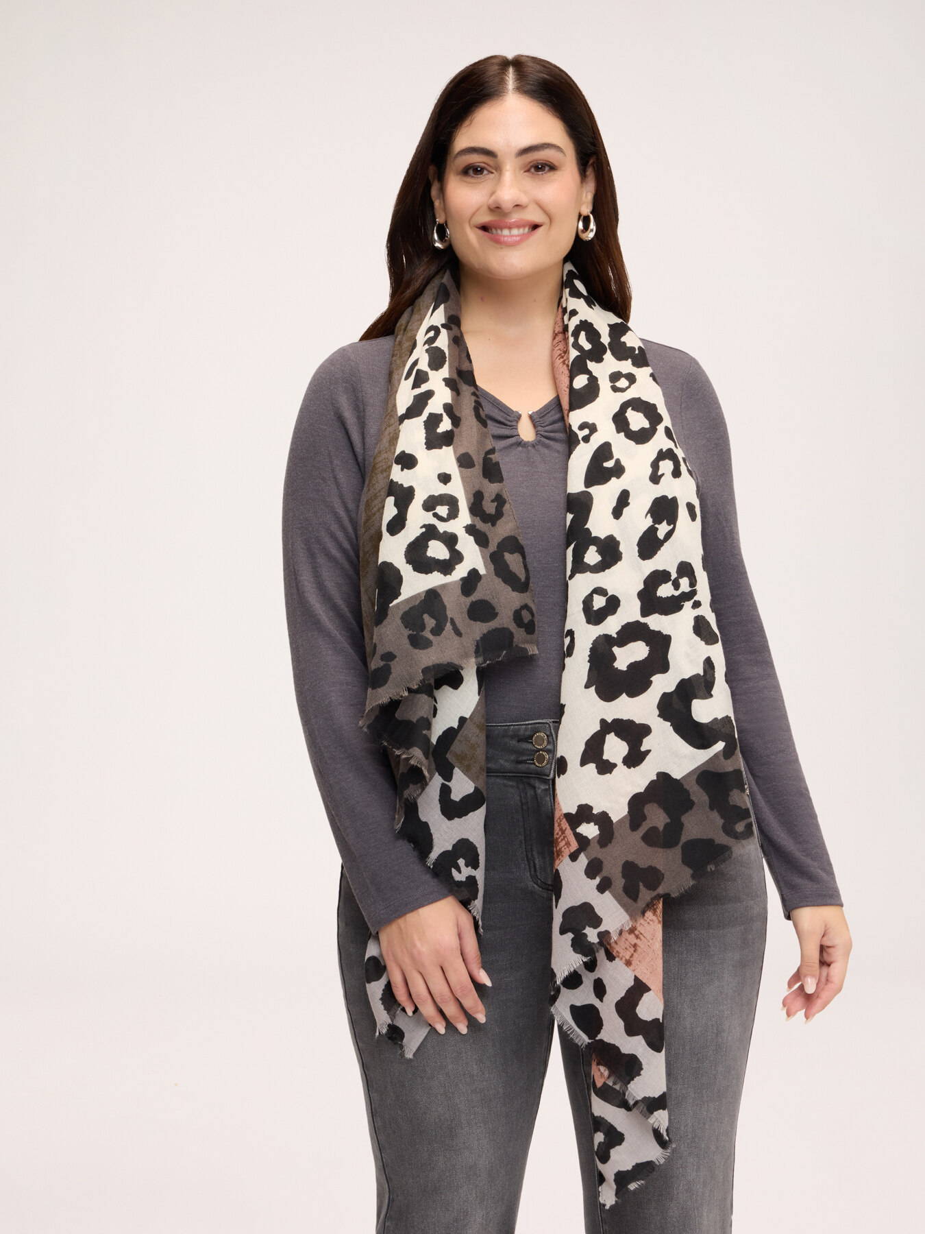Scarf with animal print image number 0