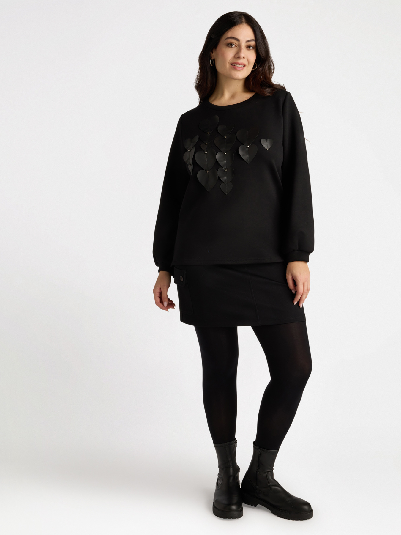 Sweat-shirt avec applications en forme de c&oelig;ur image number 3