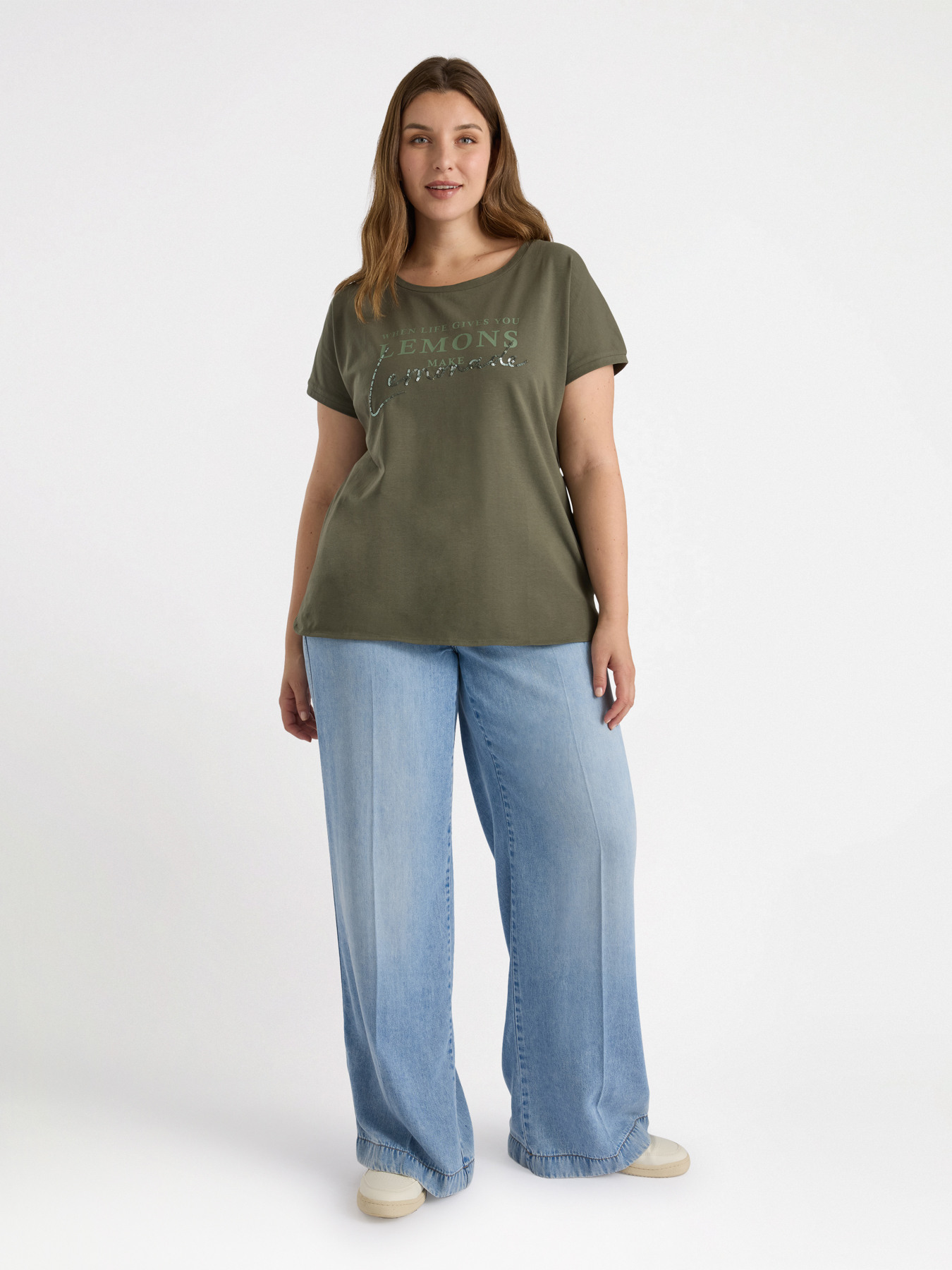 T-shirt with writing and embroidery image number 2