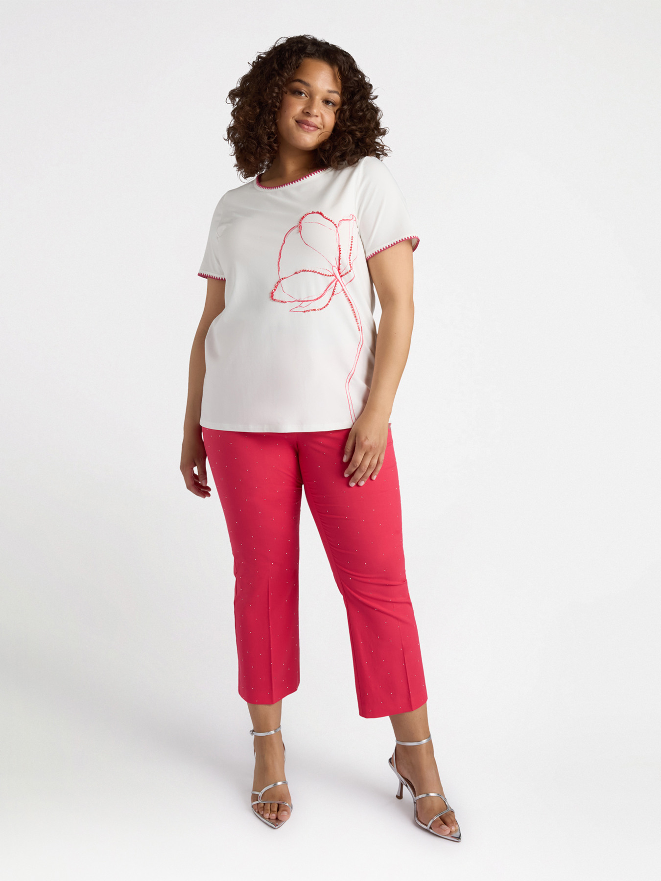 T-shirt avec broderie florale image number 2