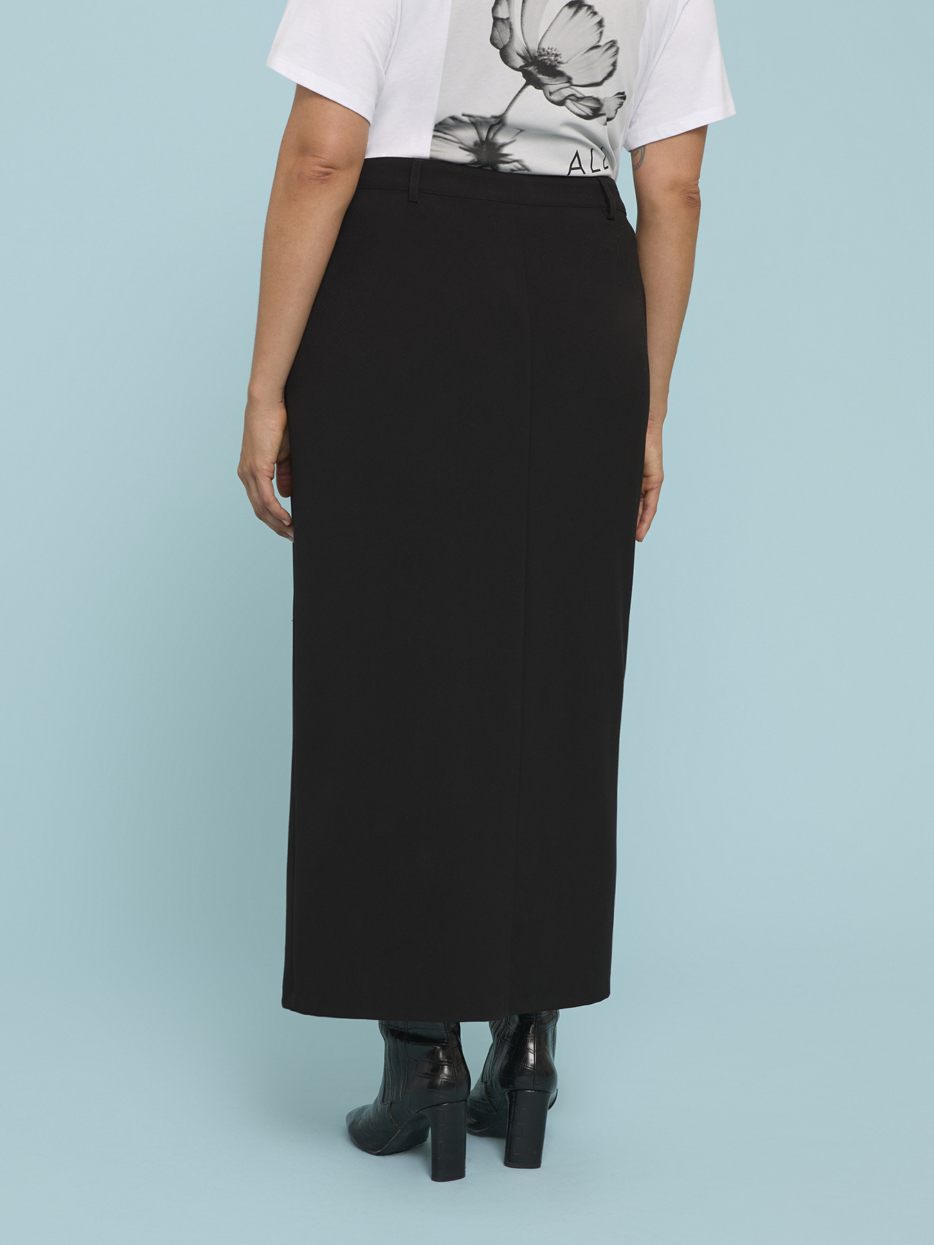 Pencil skirt image number 1
