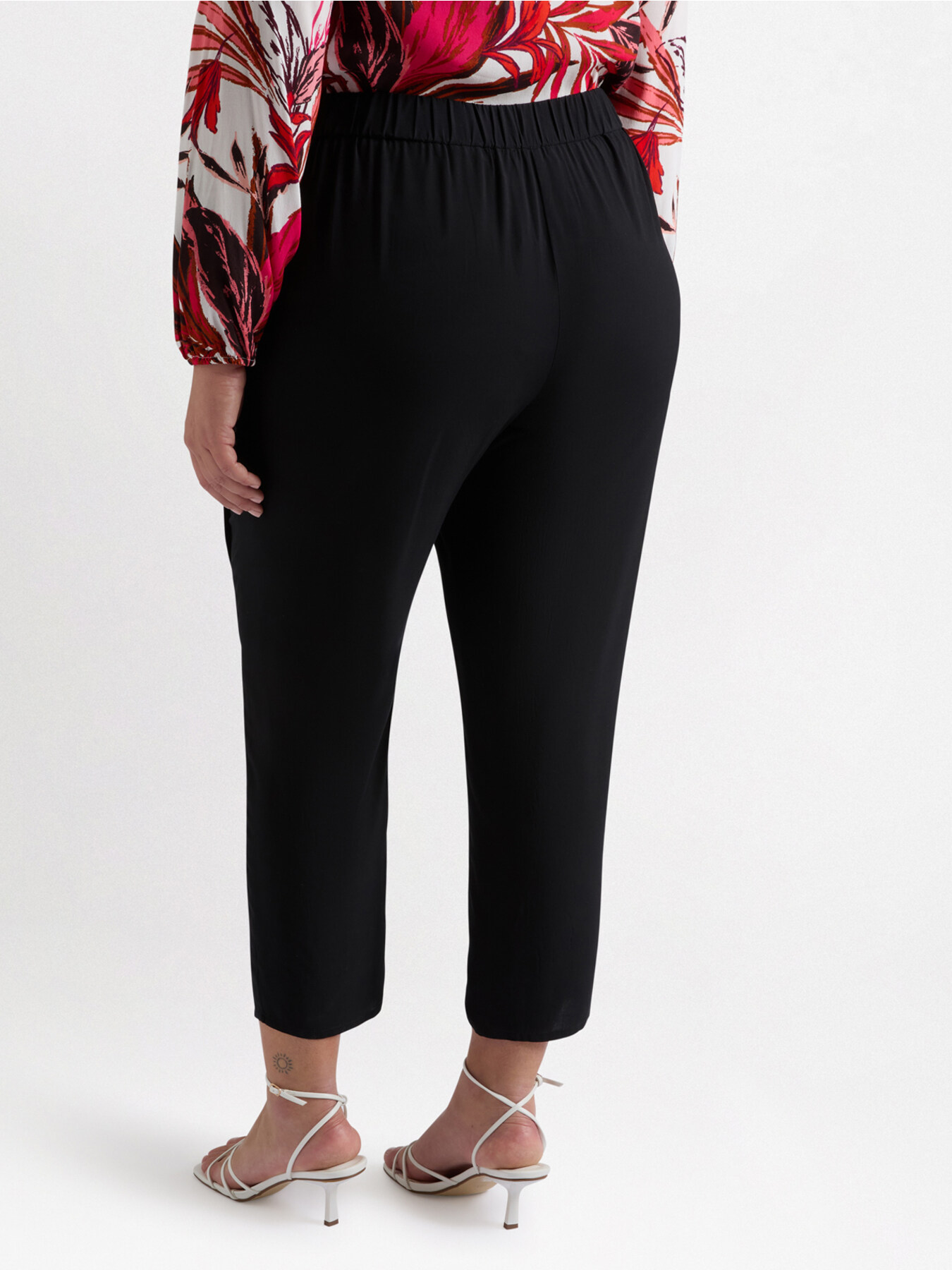 LENZING&trade; ECOVERO&trade; viscose trousers image number 1