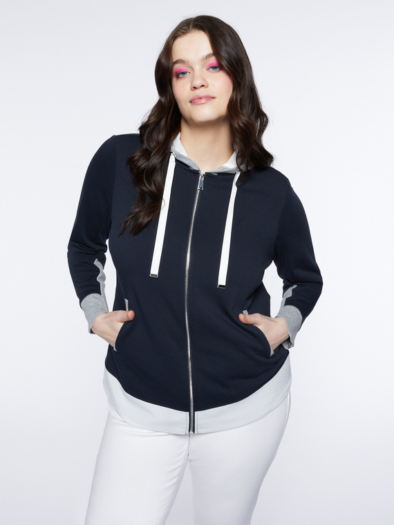 Sweatshirt with knitted and fabric edges