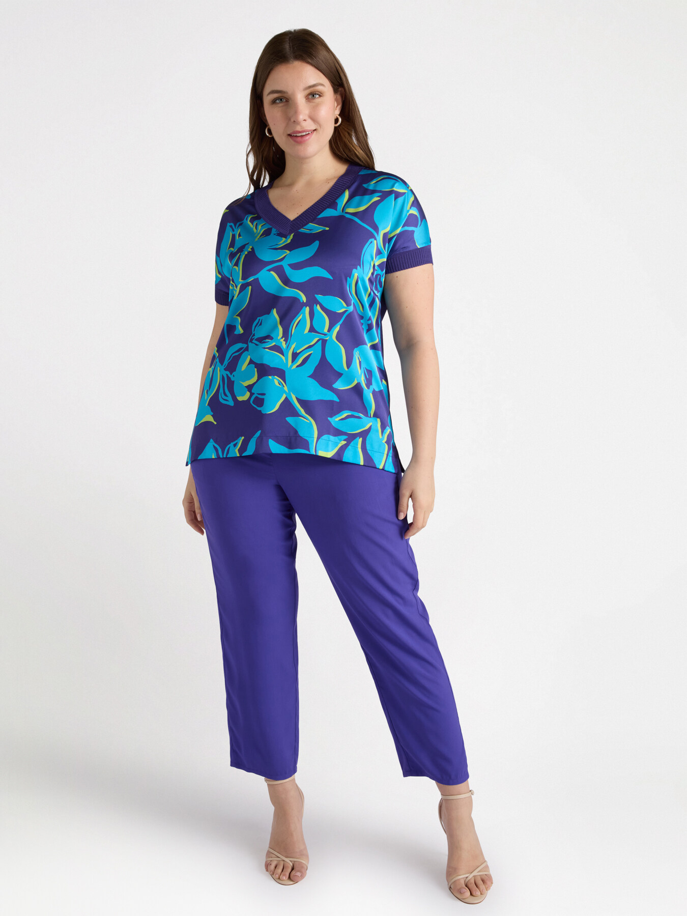 Sweater with floral front image number 2