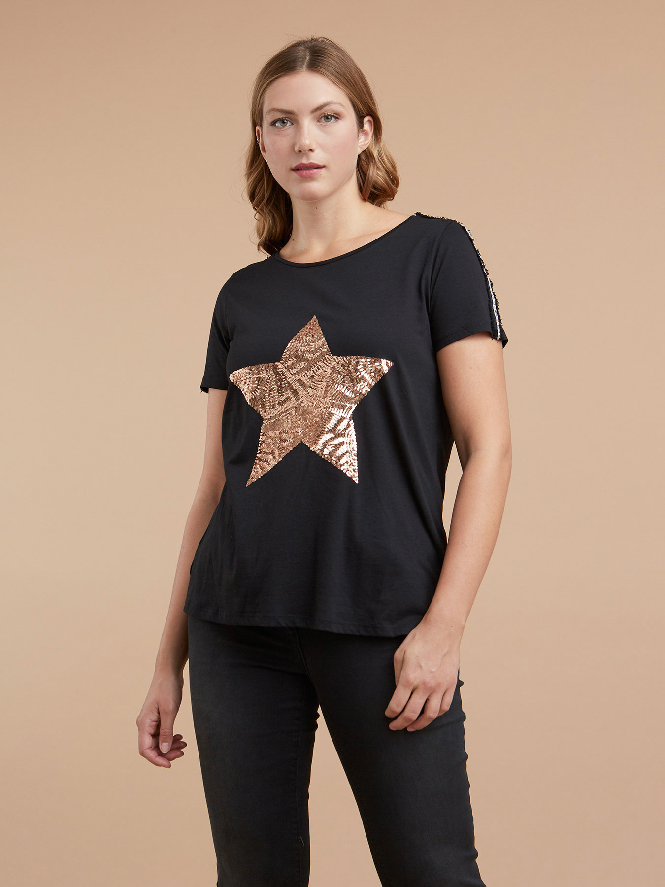 T-shirt con stella ricamata image number 0