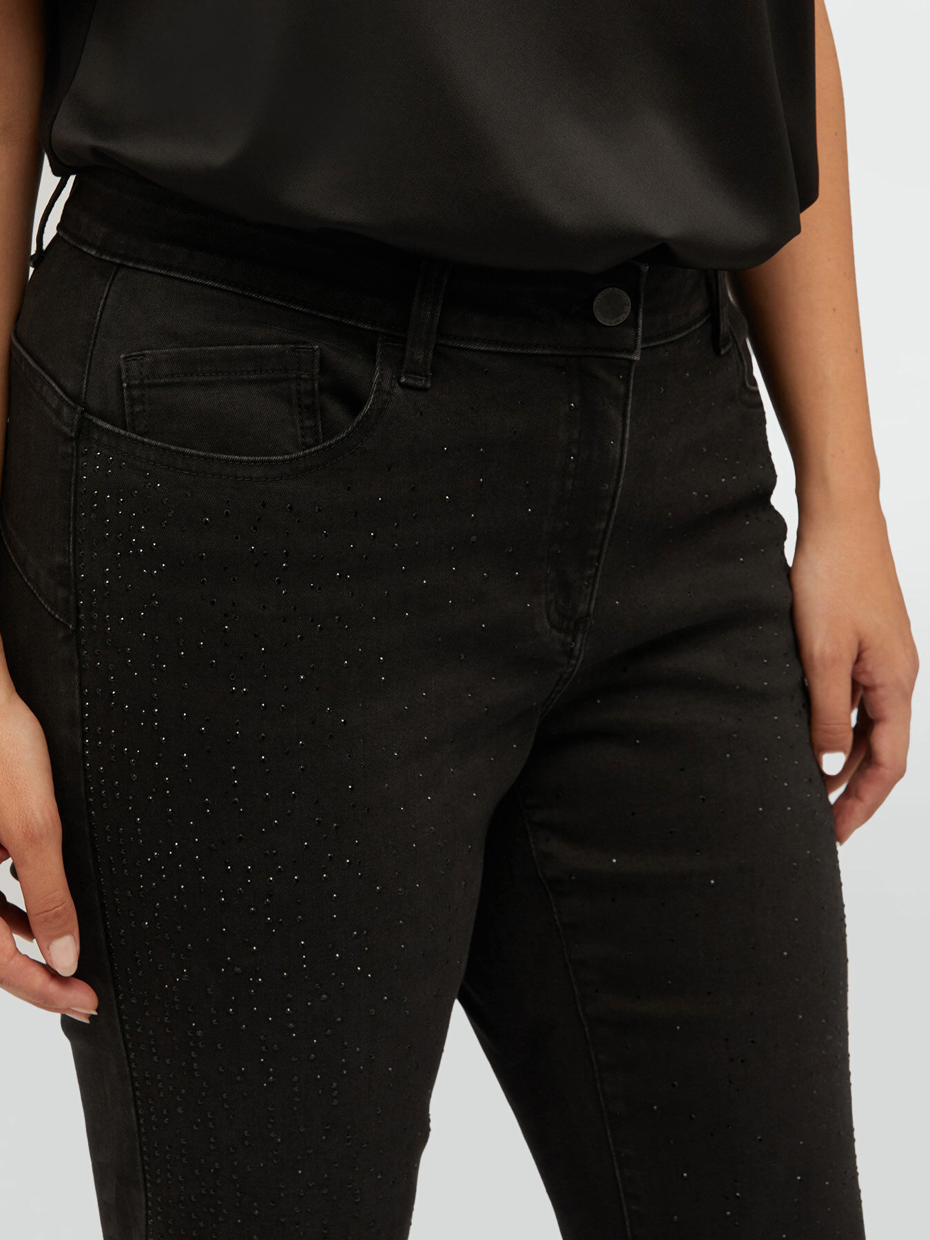 Vaqueros kick flare con pedrer&iacute;a image number 3