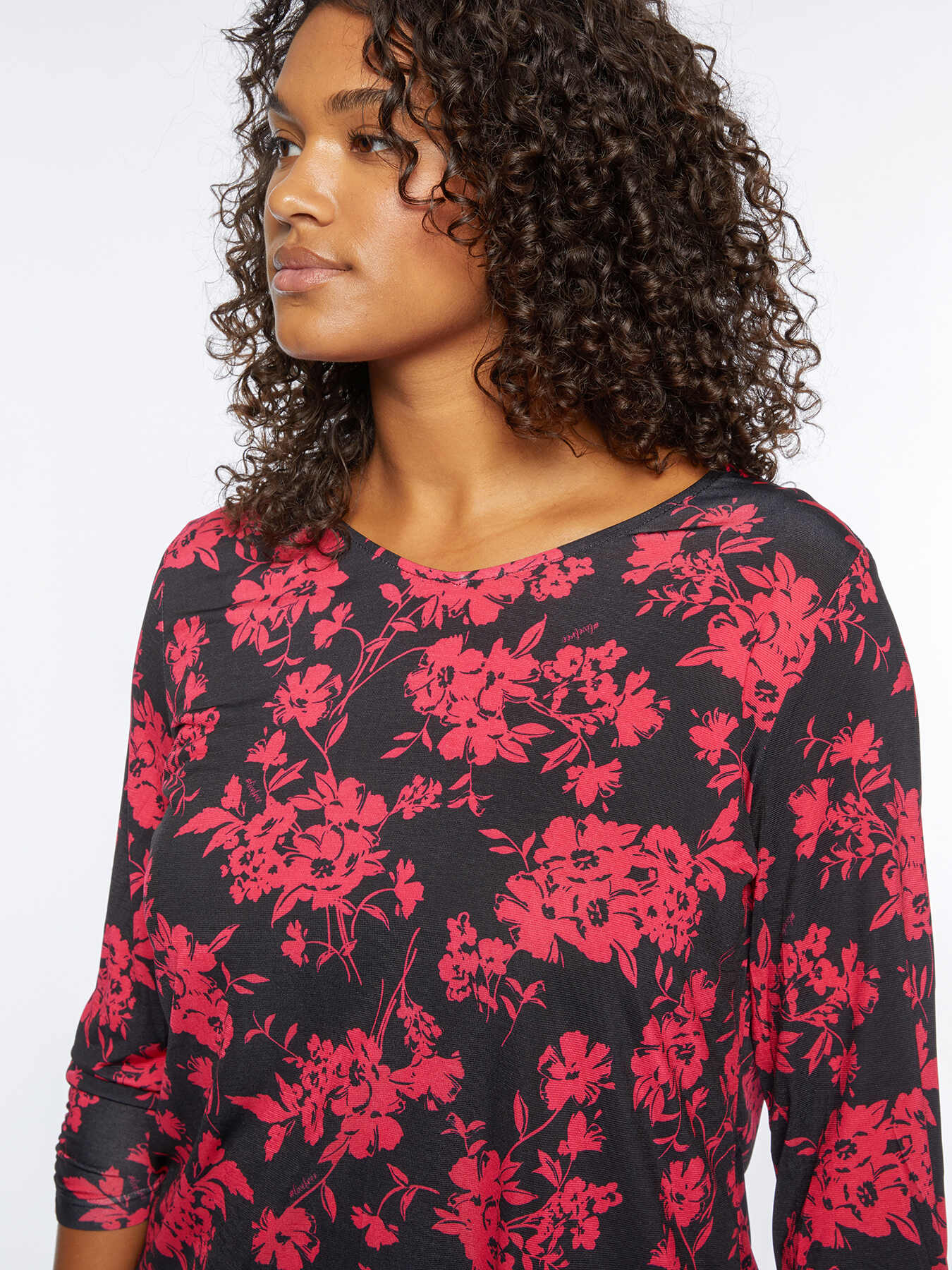 T-shirt &agrave; fleurs image number 2