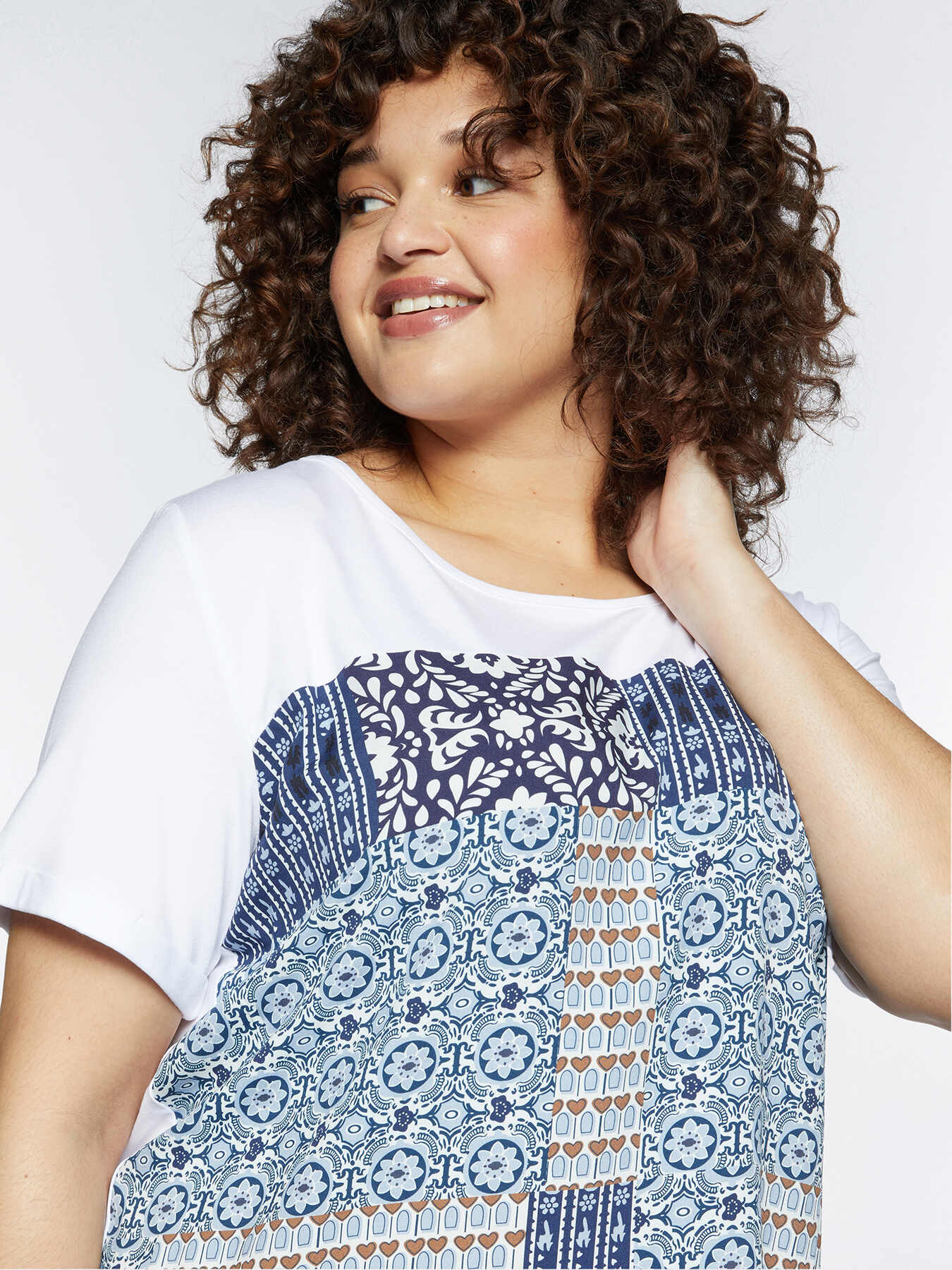 Camiseta con parte delantera estampada image number 2