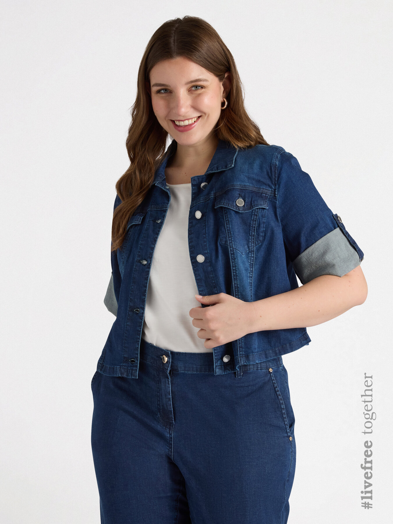 Blouson court en denim l&eacute;ger image number 0