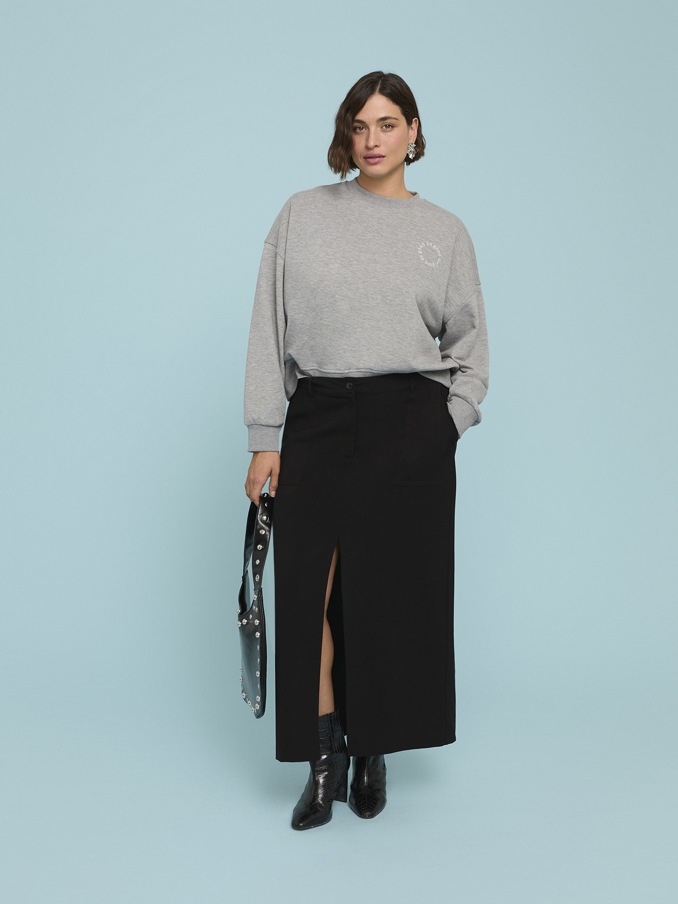 Geschlossener Pullover mit kreisf&ouml;rmiger Aufschrift image number 3