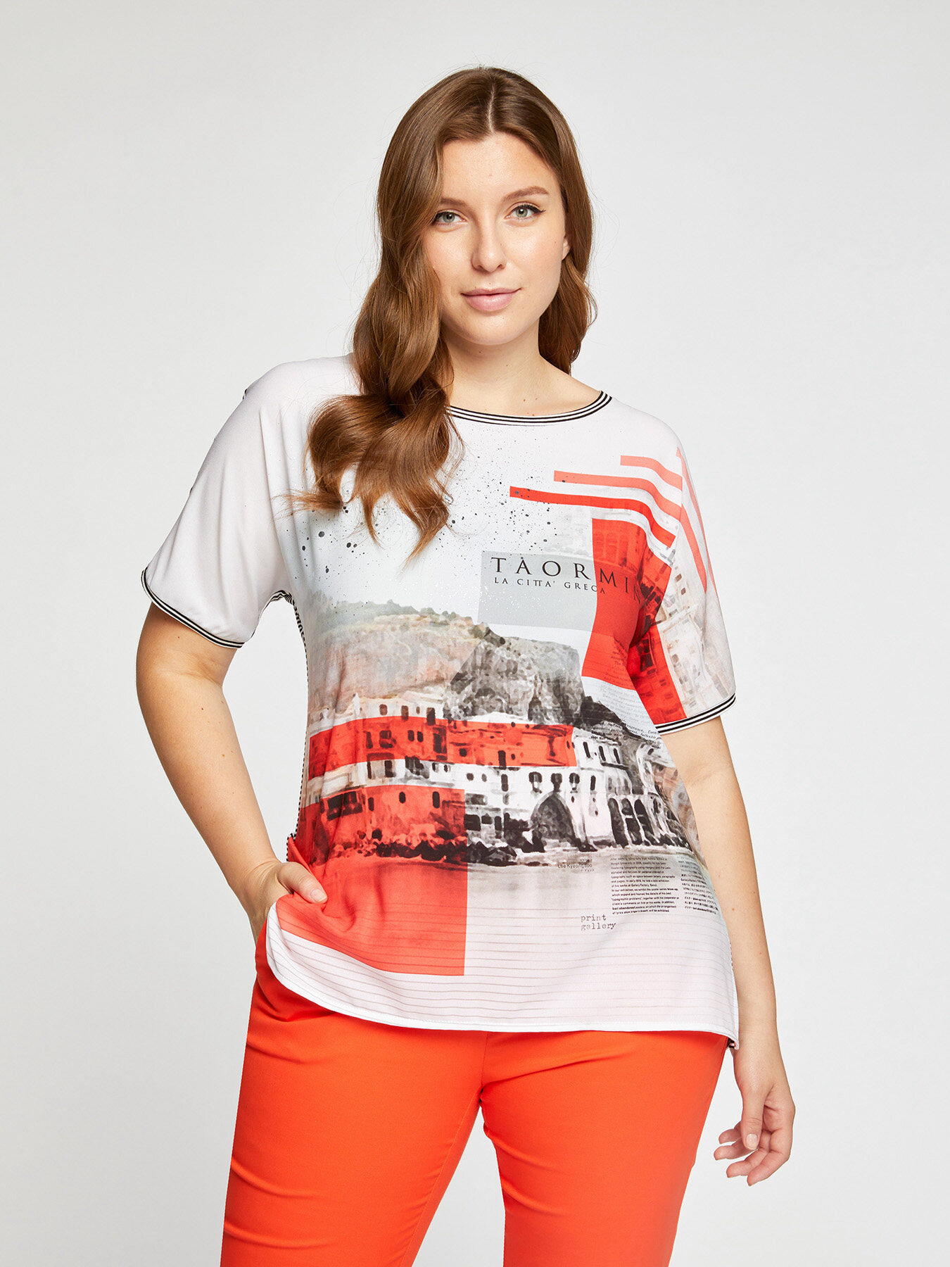 T-shirt stampata in due tessuti image number 0