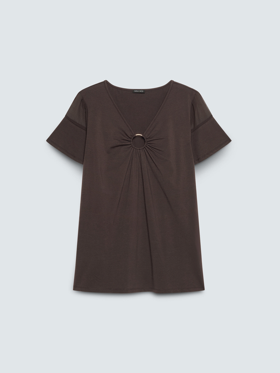T-Shirt aus Jersey mit Ring und Drapierung