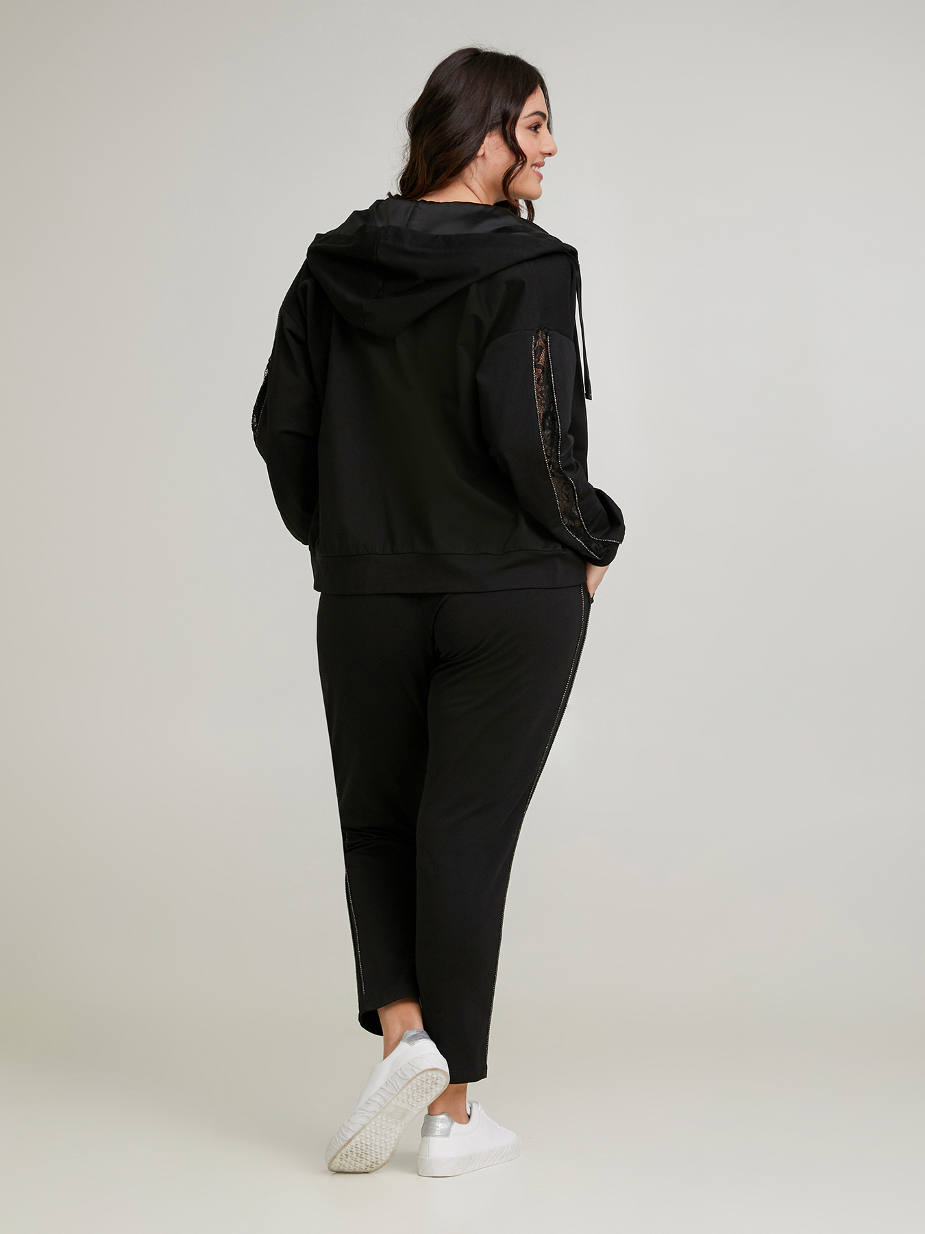 Joggers with embroidery image number 1