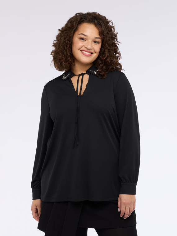 T-shirt in jersey con colletto prezioso