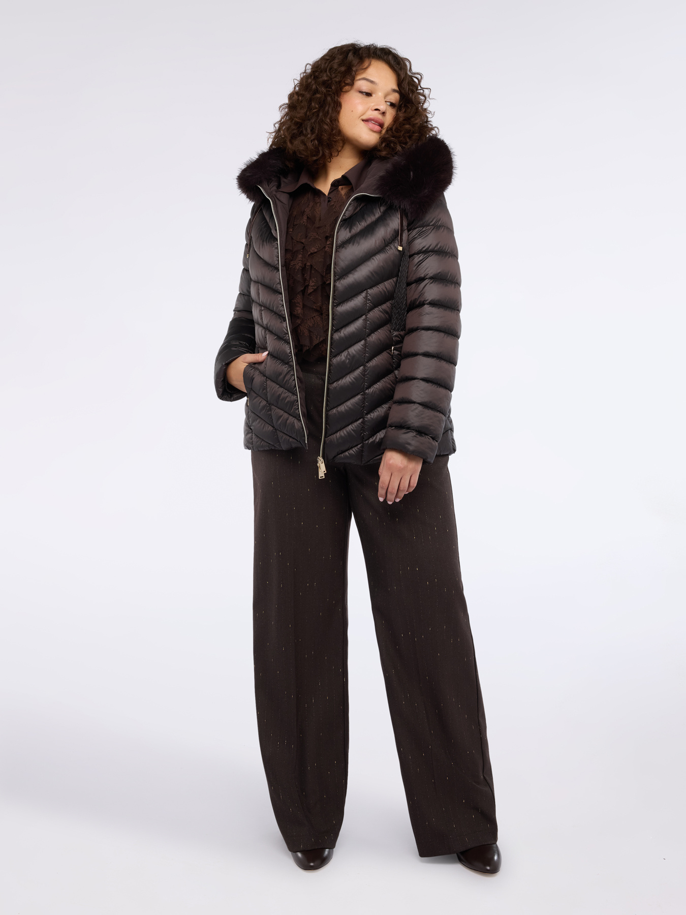 Quilted down jacket with hood image number 3