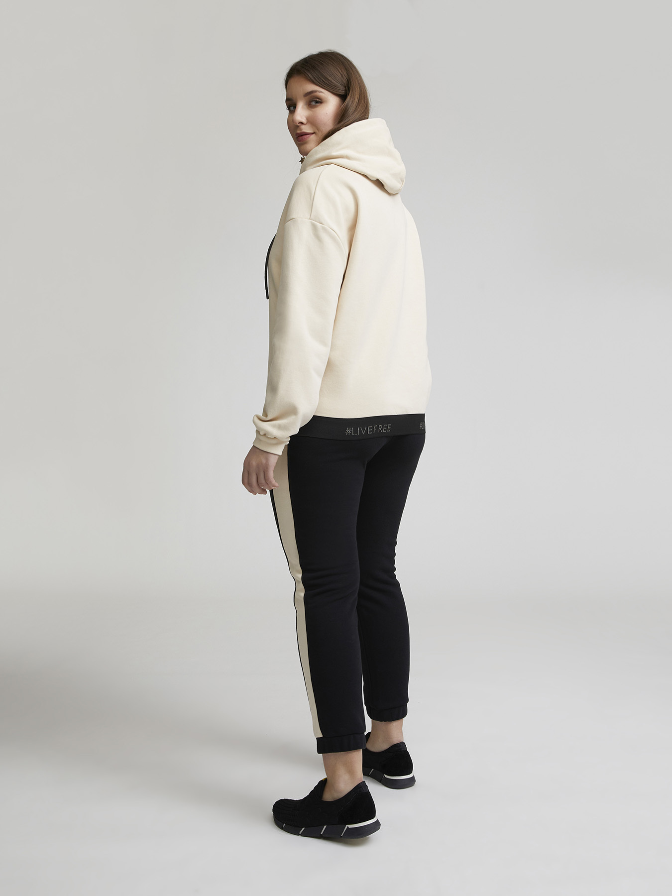 Pantalones de felpa con cristales image number 1