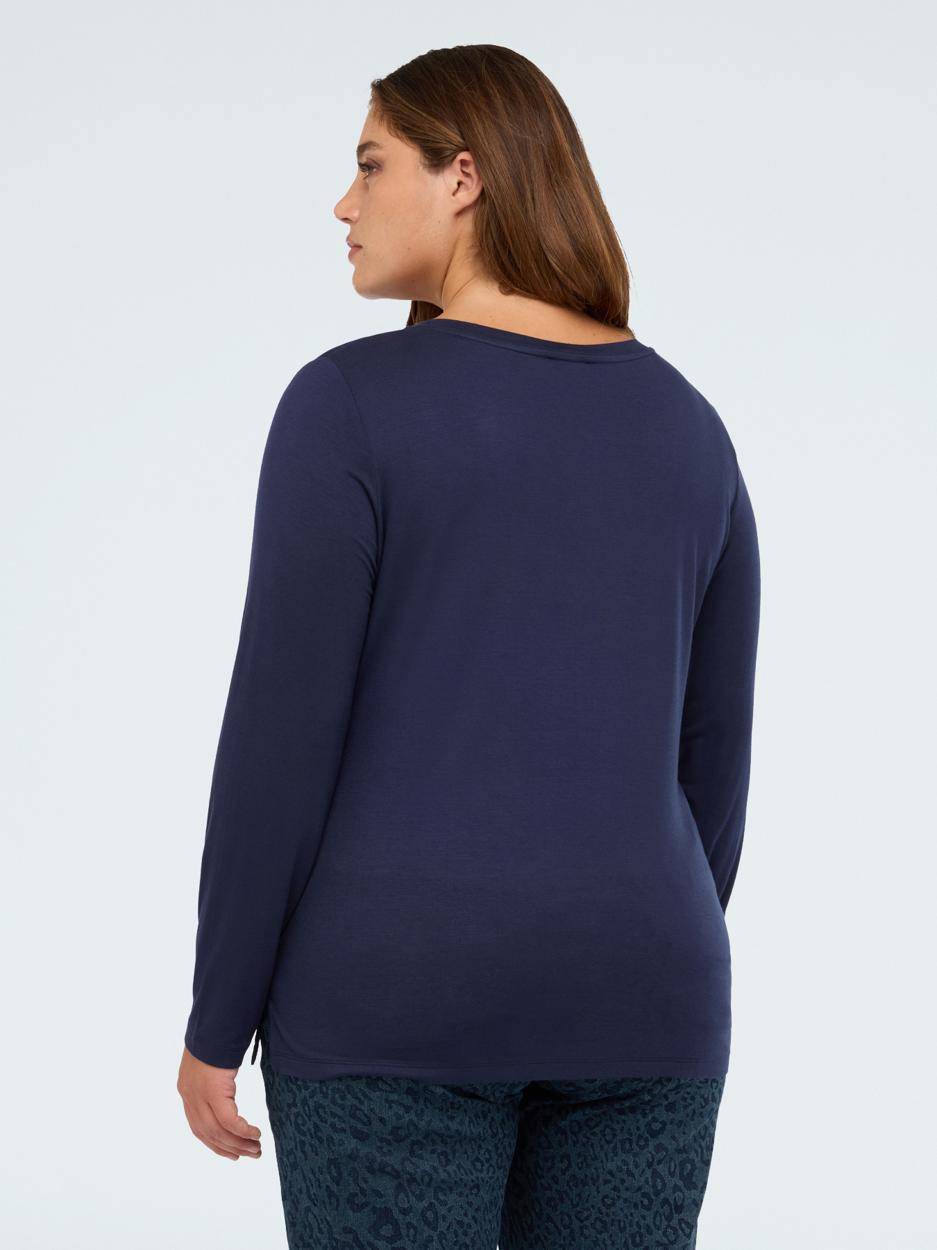 Two-material V-neck T-shirt with long sleeves image number 2