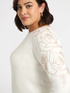 Pull avec broderie &agrave; fleurs image number 3