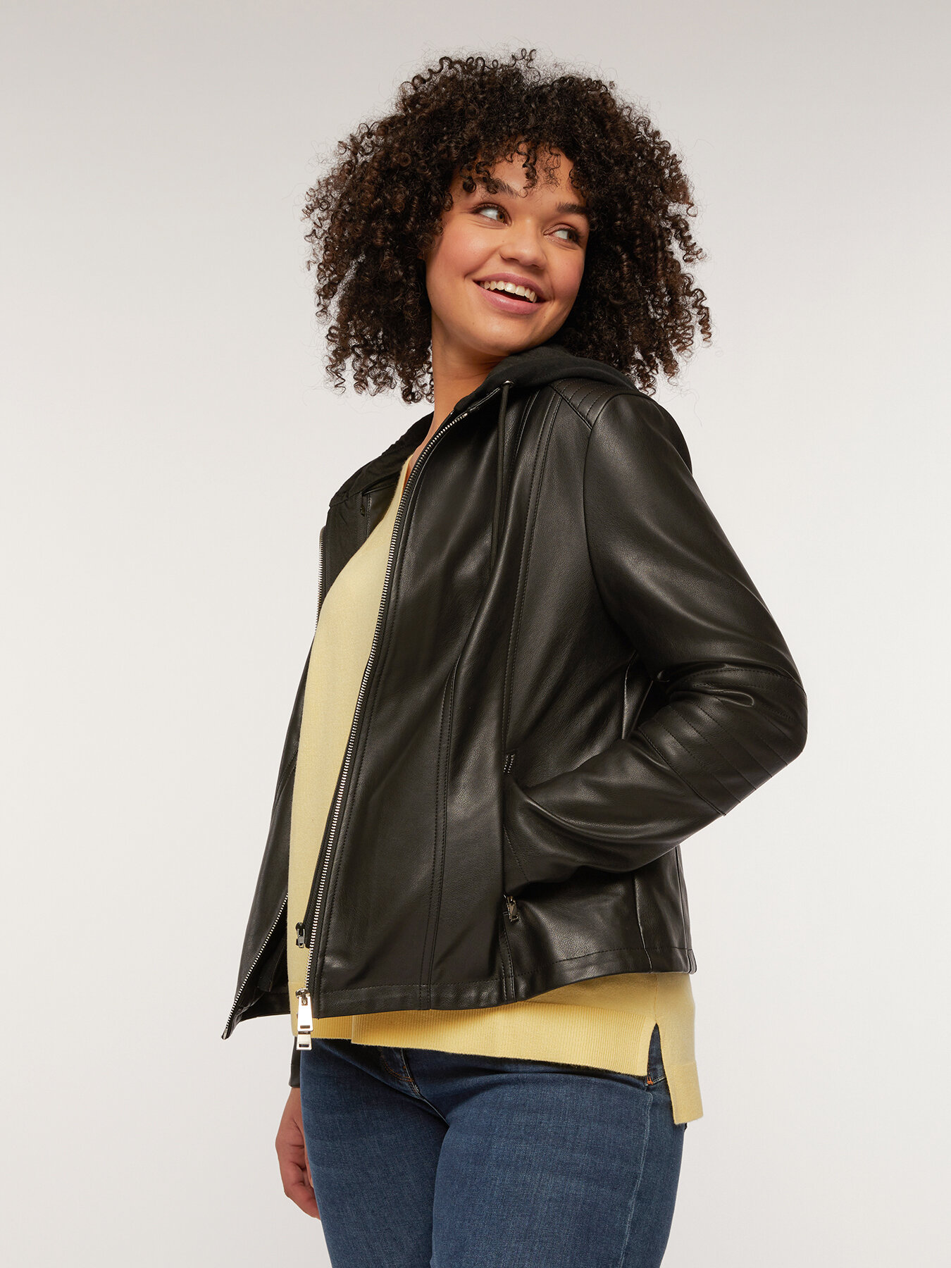 Giubbotto in similpelle con cappuccio in felpa image number 0