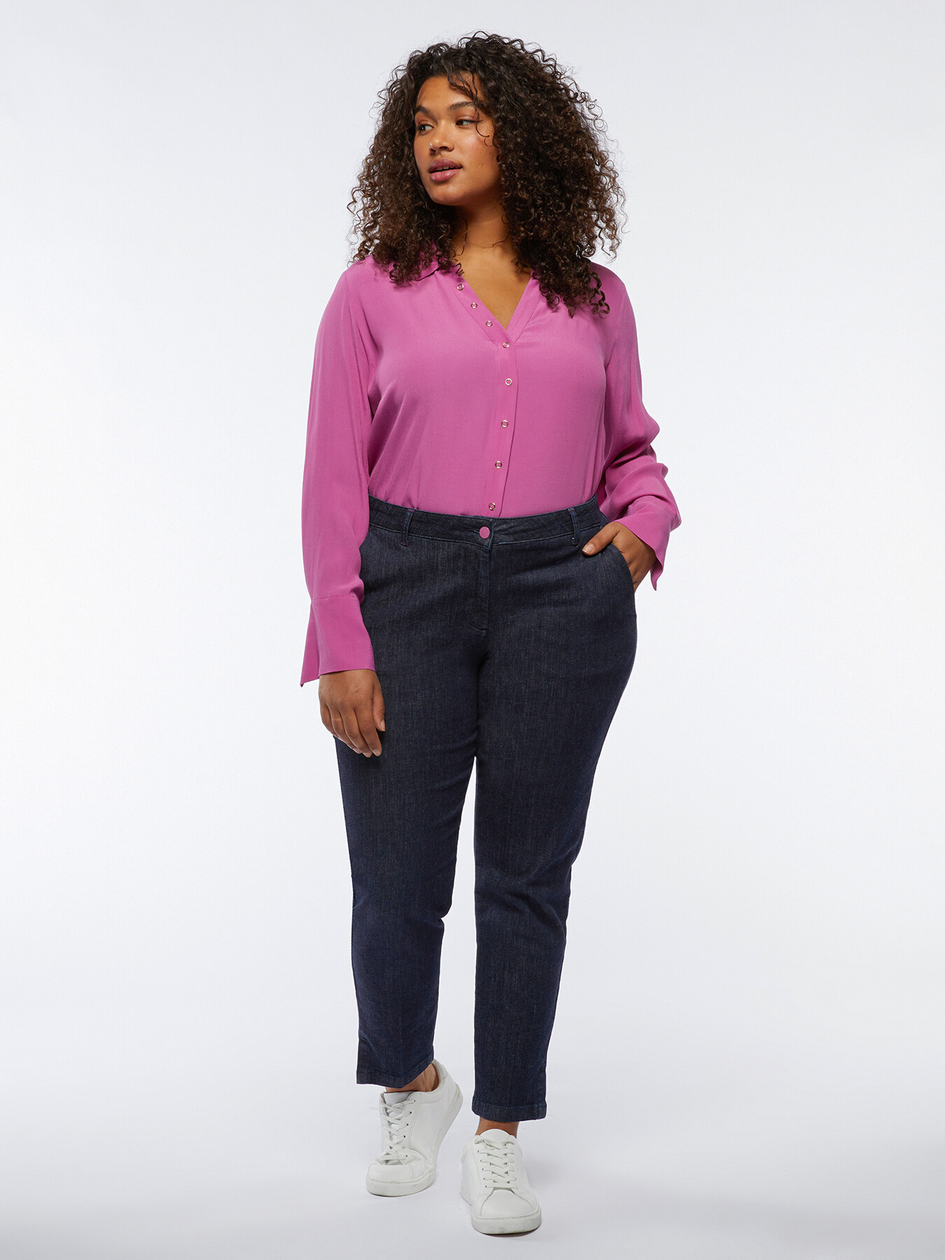 Jeans with colorful details image number 2