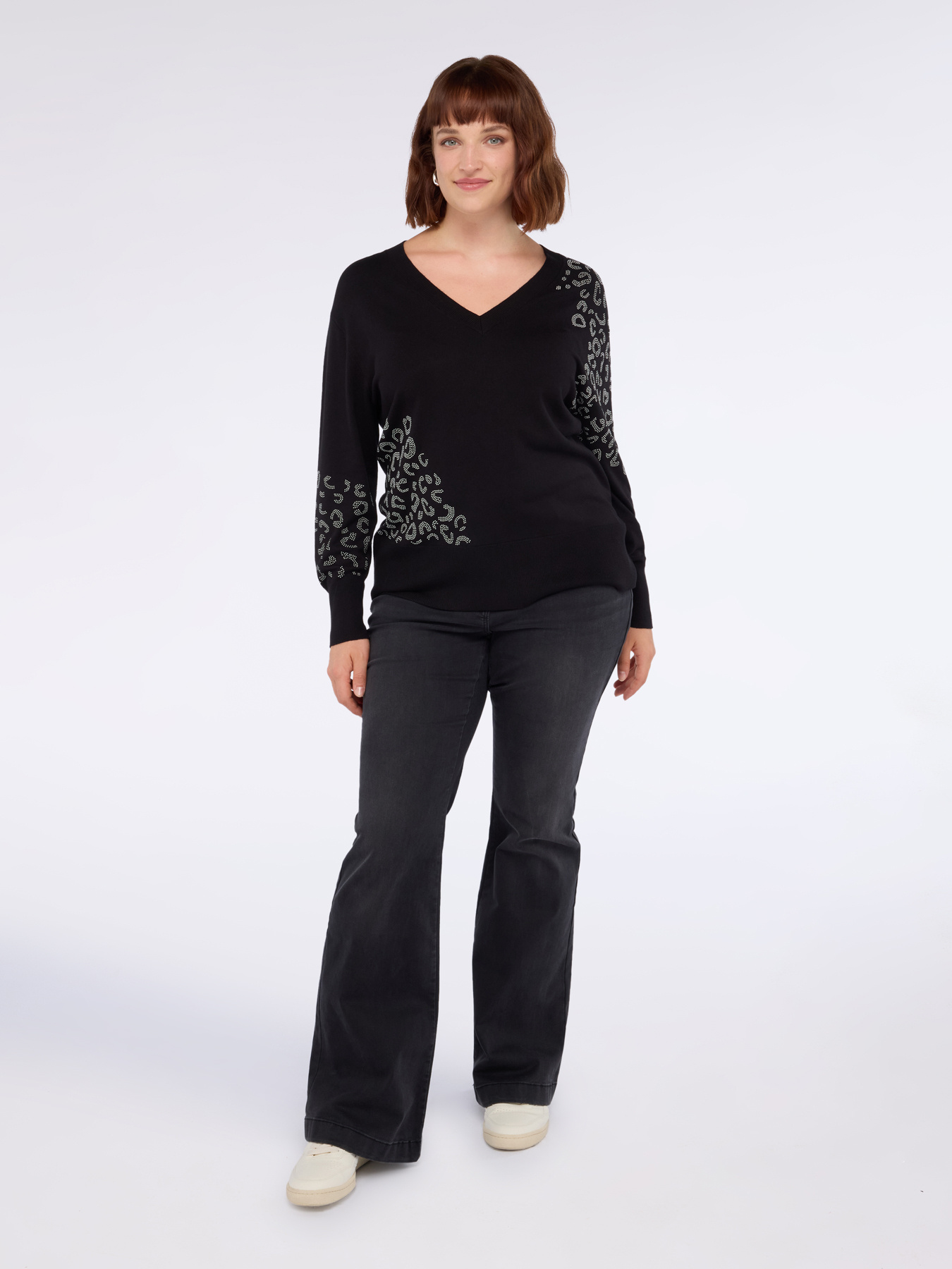 Pullover mit Tiermuster aus Strass image number 3