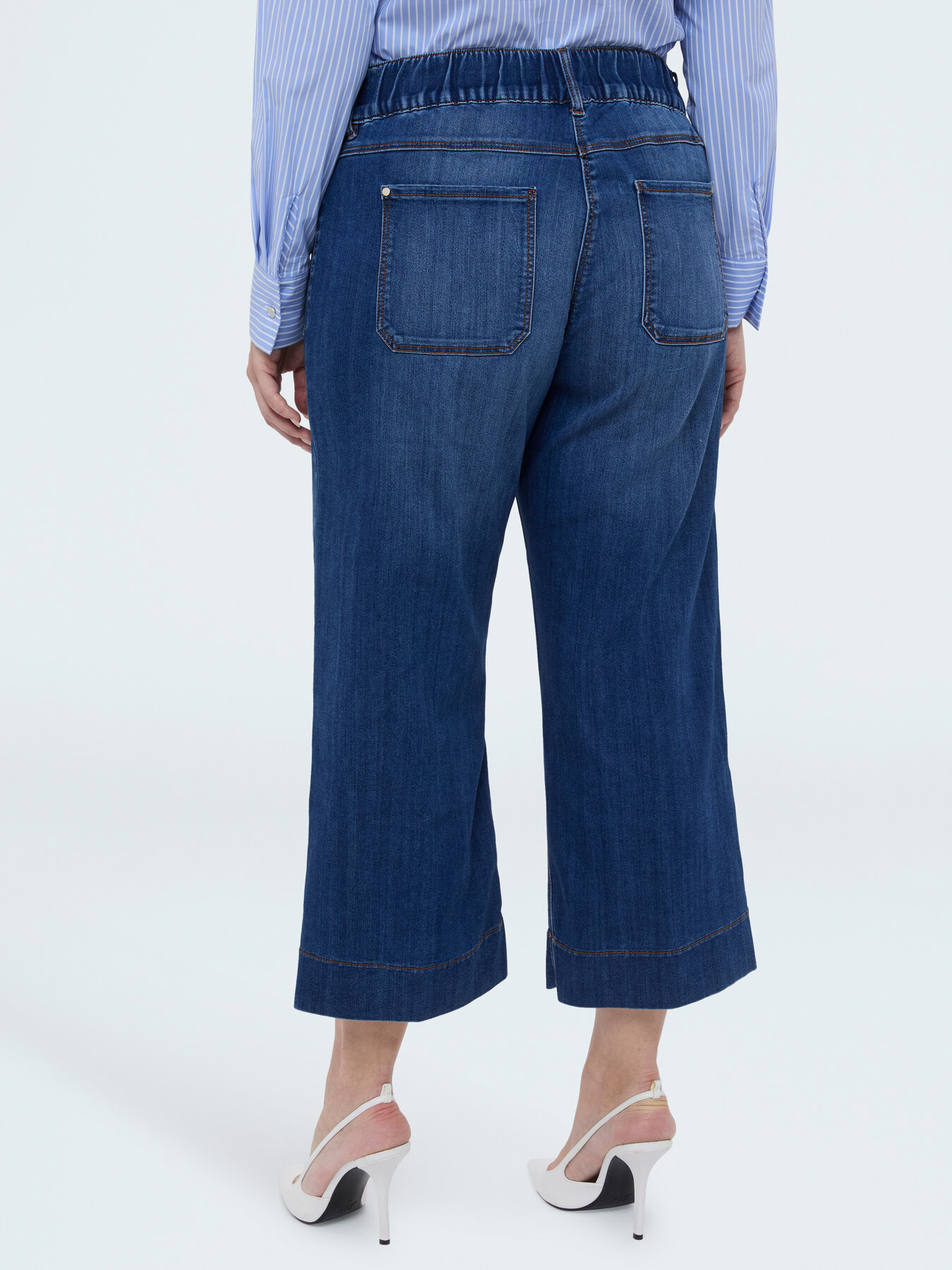 Cropped jeans with chain detail on pockets image number 1