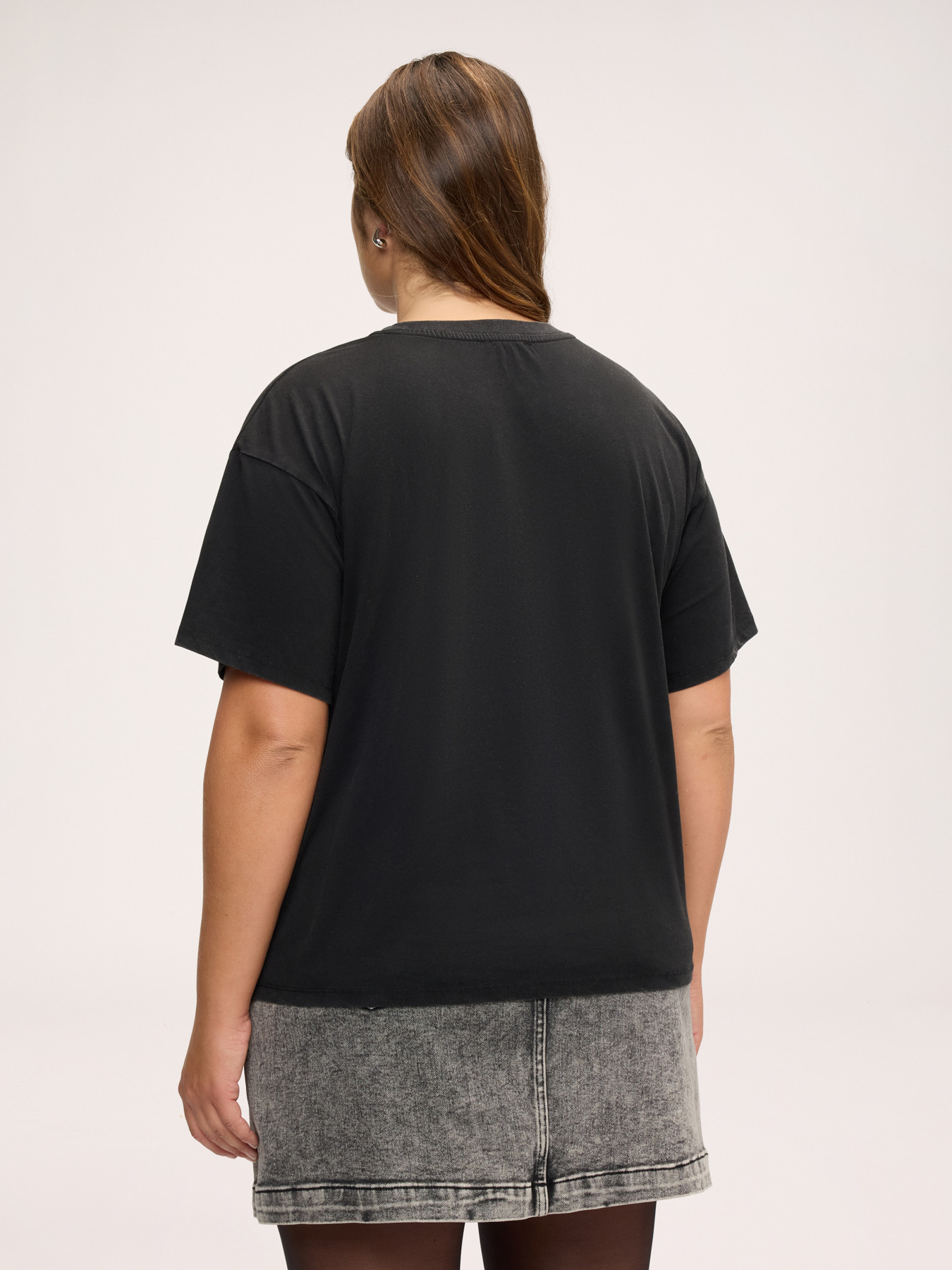 Oversized T-shirt with print and appliqu&eacute;s image number 1