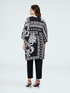 Caftan avec imprim&eacute; black and white image number 2