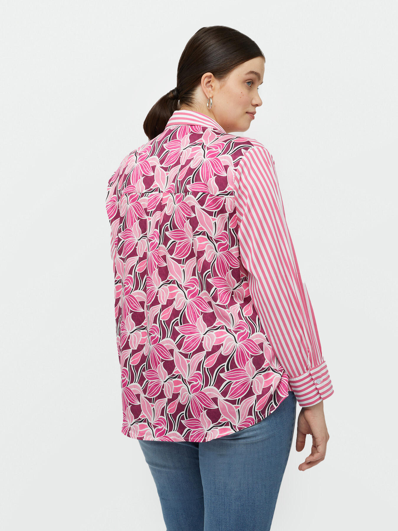 Chemise &agrave; rayures avec fleurs dans le dos image number 1