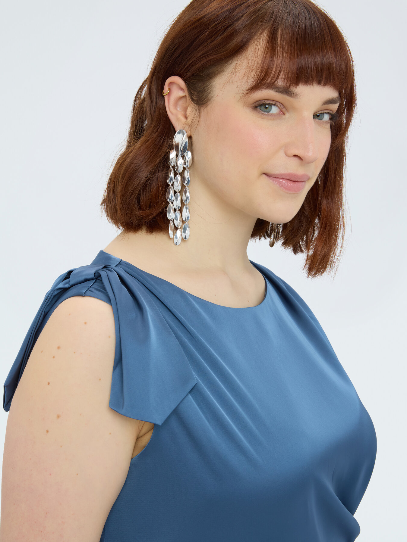 Robe en satin avec drap&eacute; image number 3