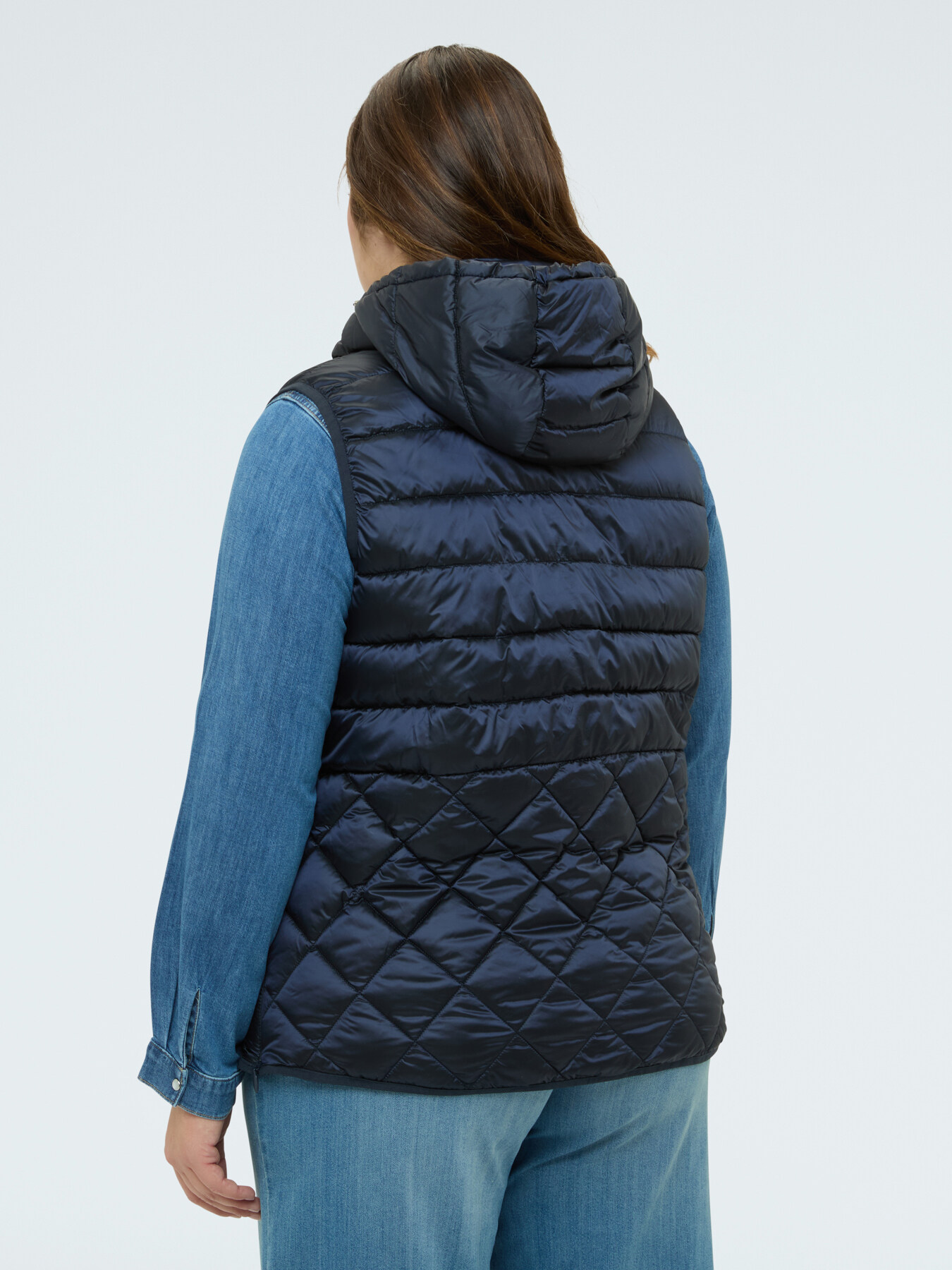 Sleeveless hooded puffer jacket image number 1