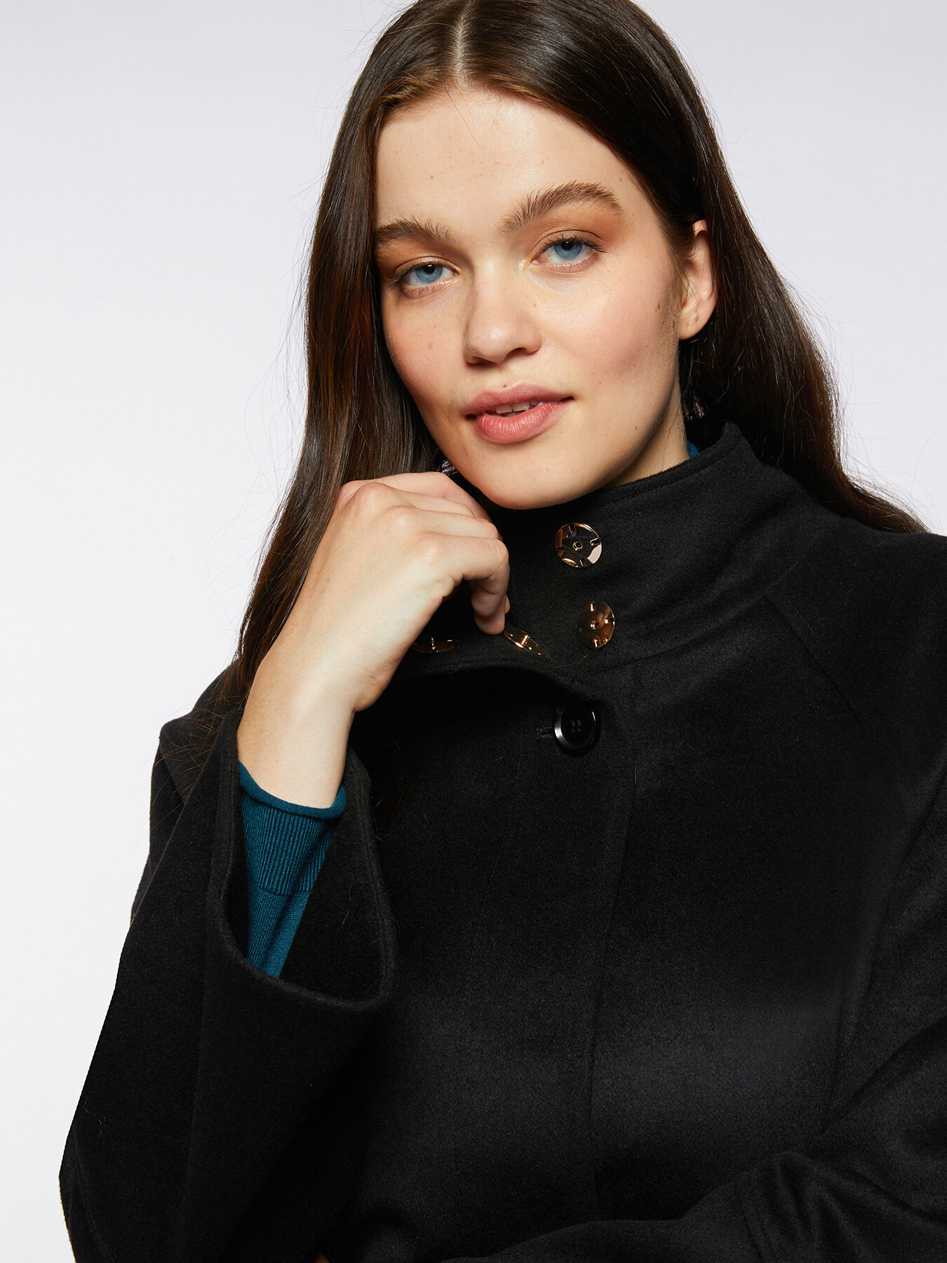 Abrigo corto negro image number 3