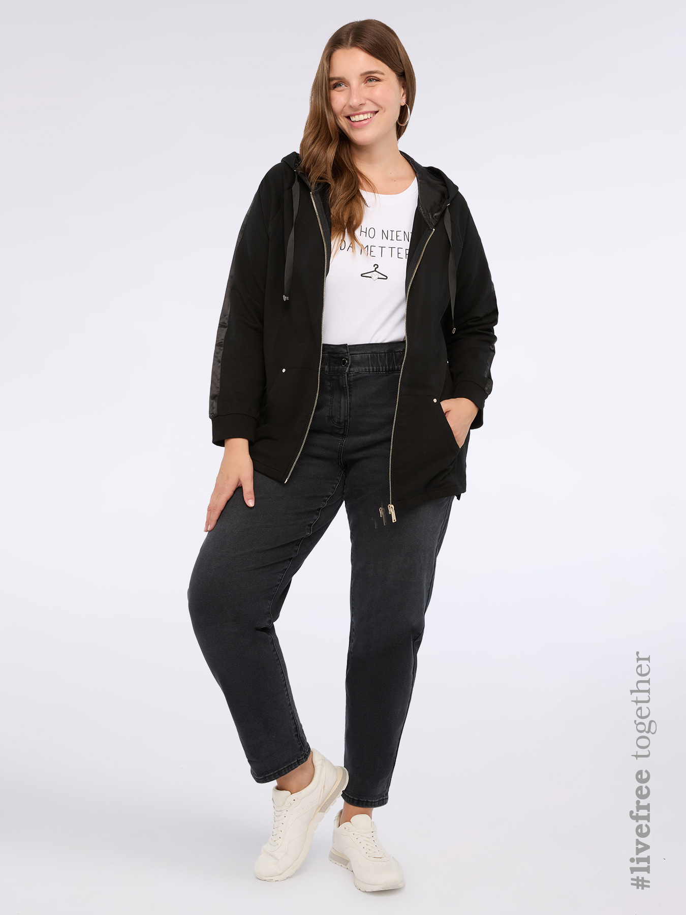 Black wash balloon jeans image number 0