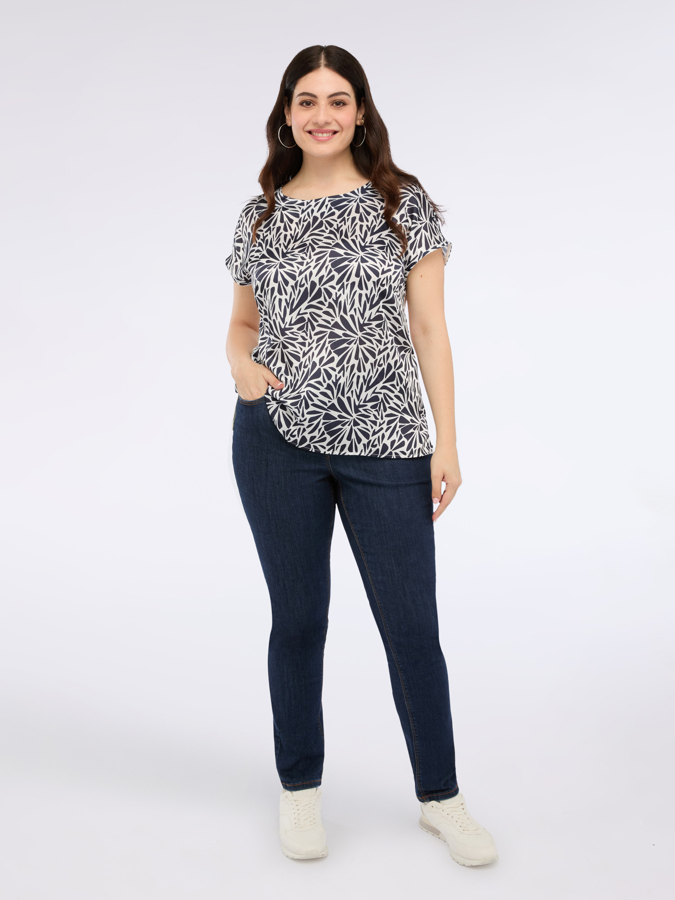 Skinny jeans in dark blue wash image number 2