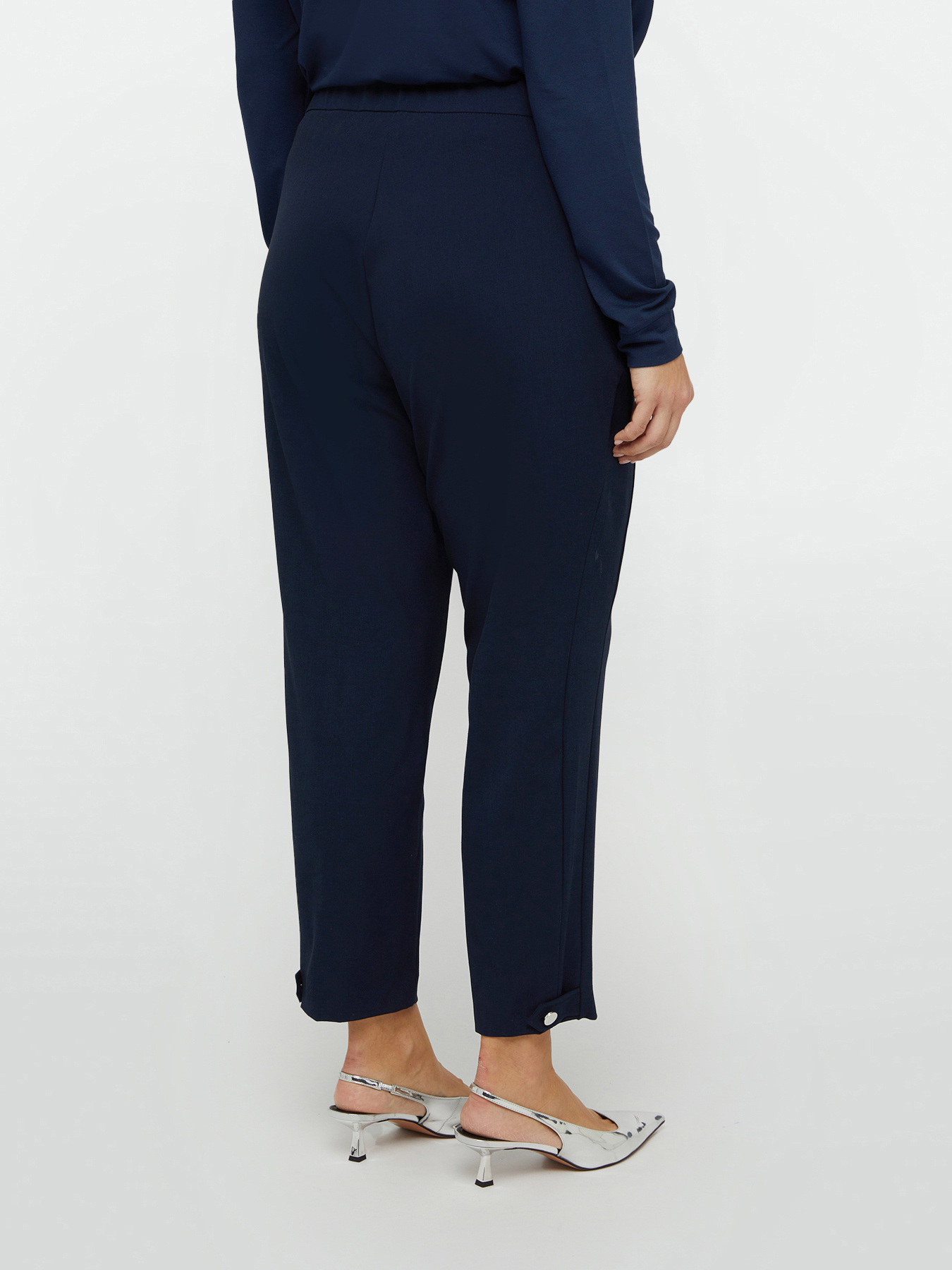 Pantalones con trabillas en la parte inferior image number 1
